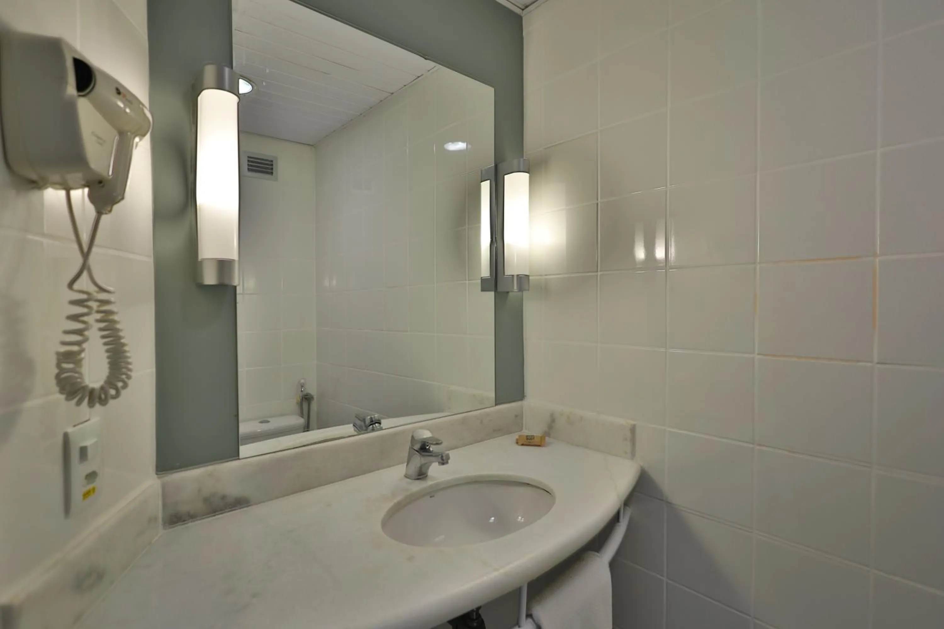 Bathroom in Ibis Salvador Rio Vermelho