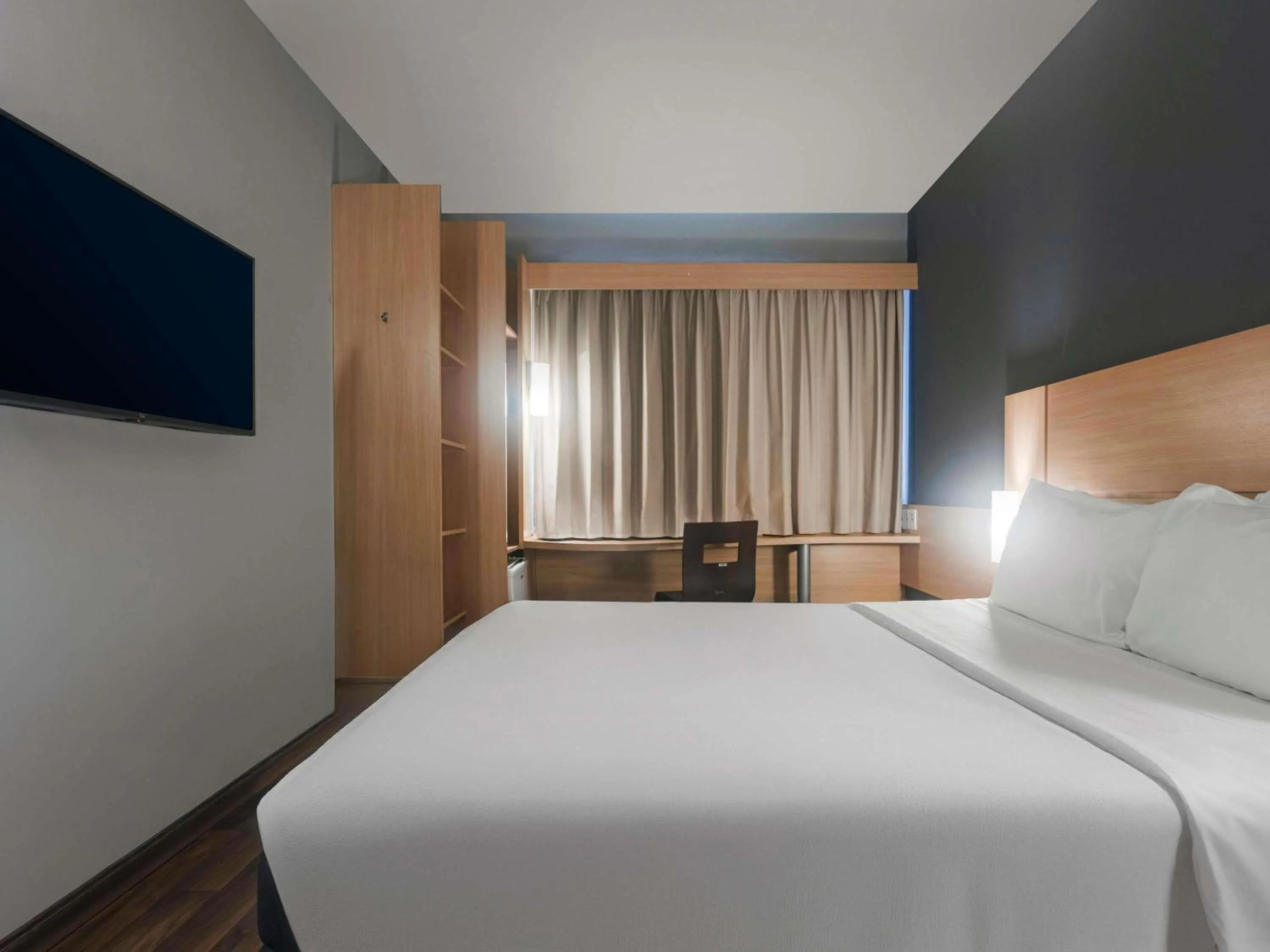 Bedroom, Bed in Ibis Salvador Rio Vermelho