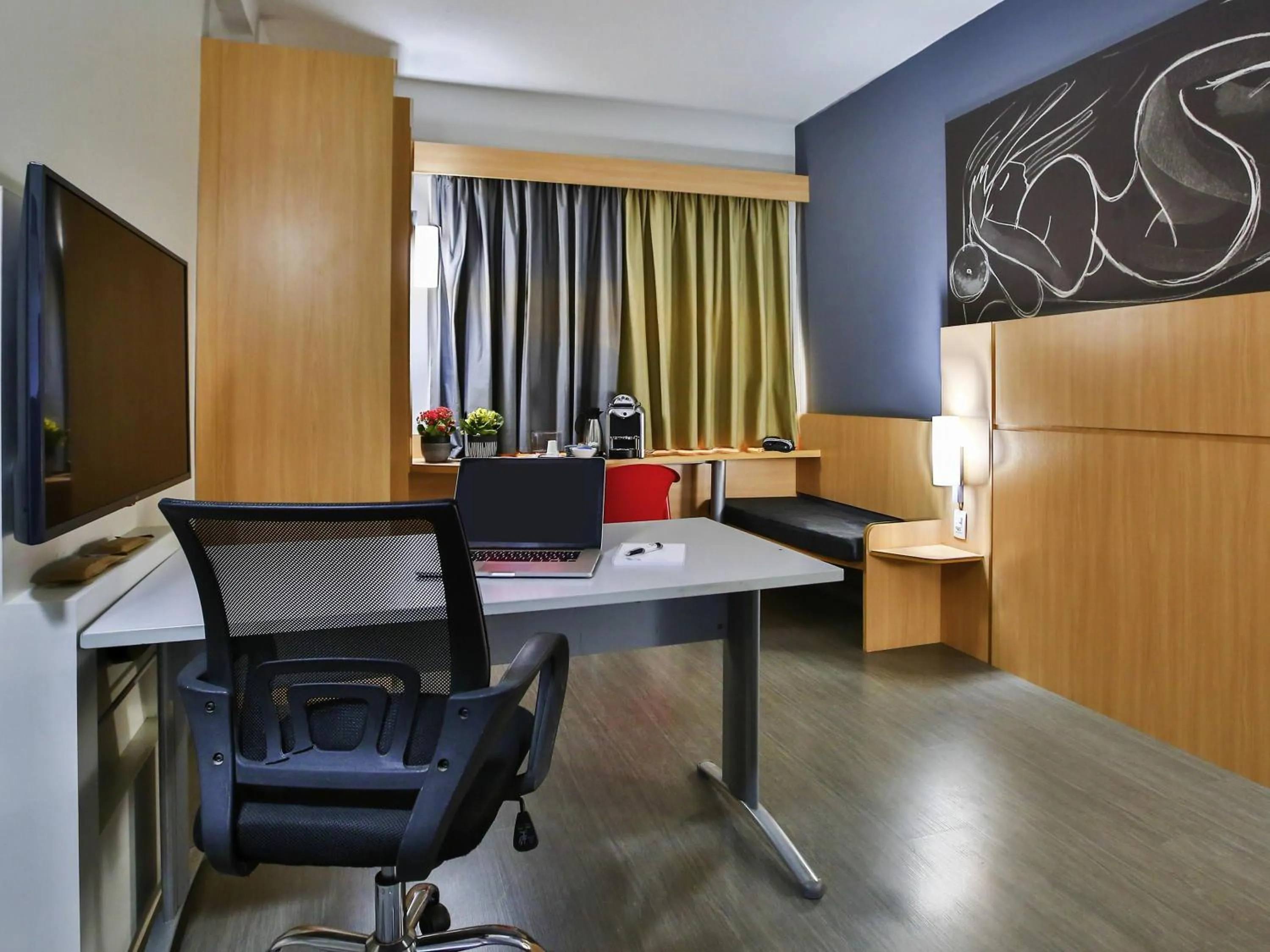 Bedroom in ibis Goiânia