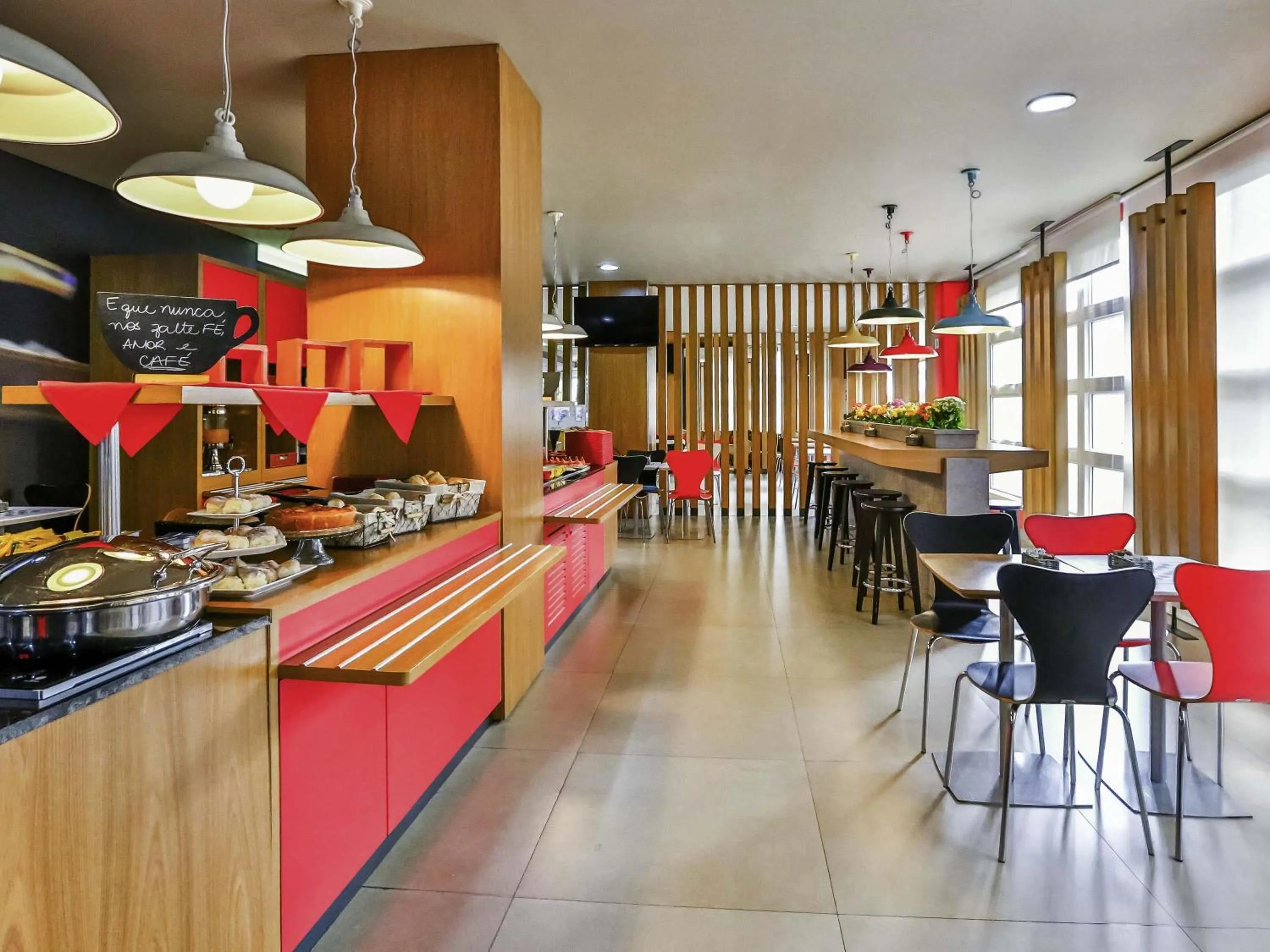 Restaurant/places to eat in ibis Goiânia