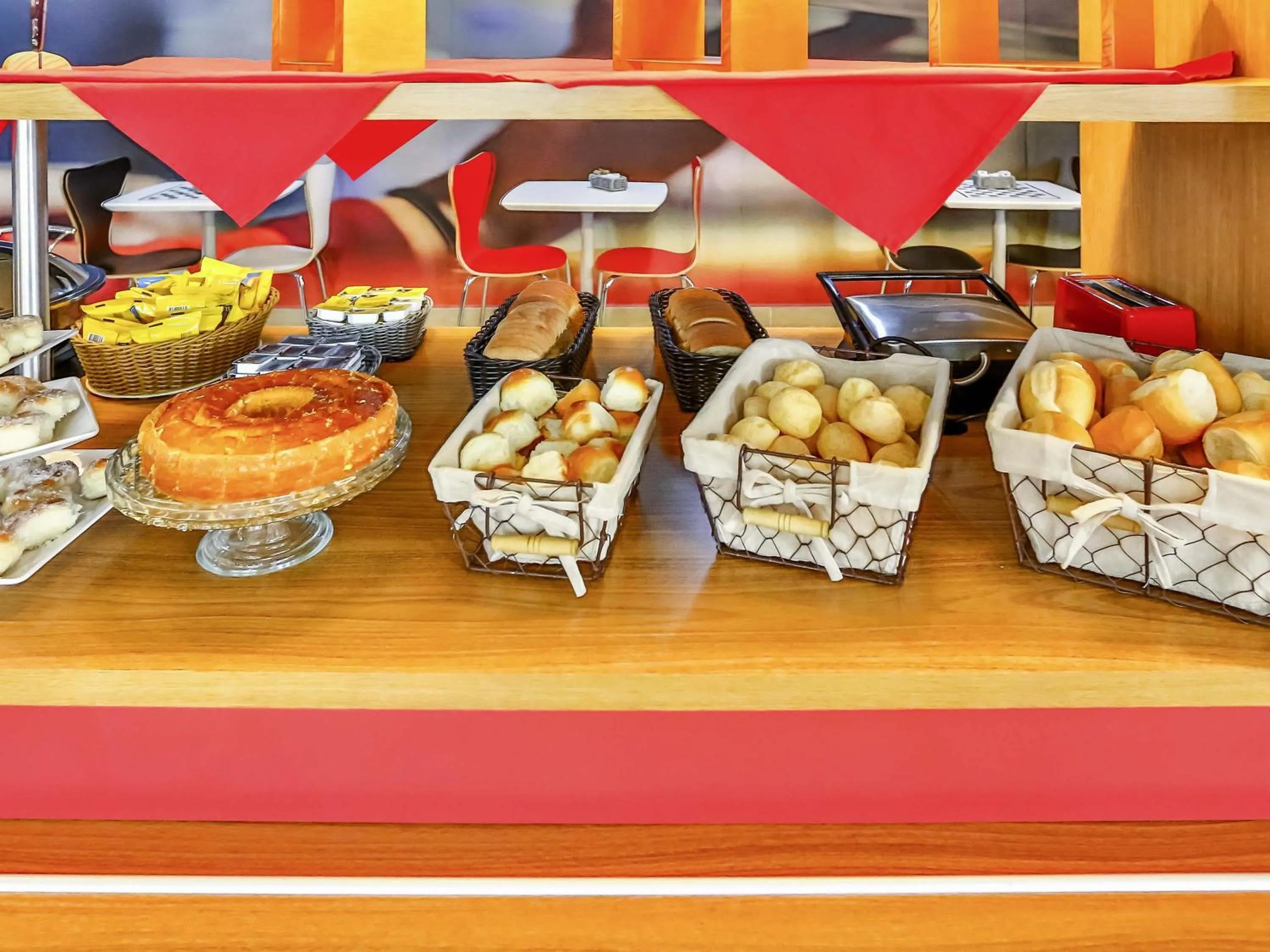 Restaurant/places to eat in ibis Goiânia