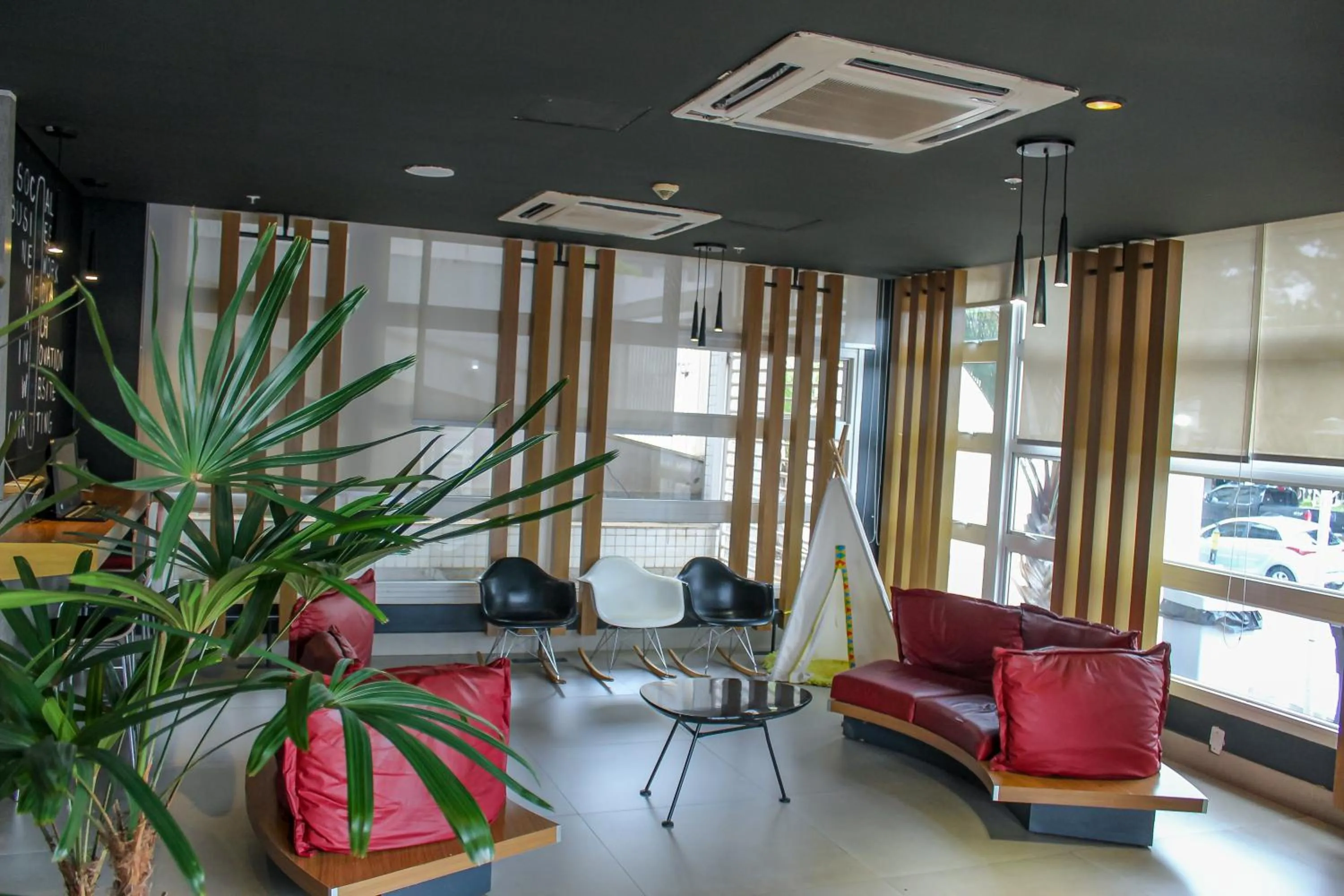 Lounge or bar in ibis Goiânia