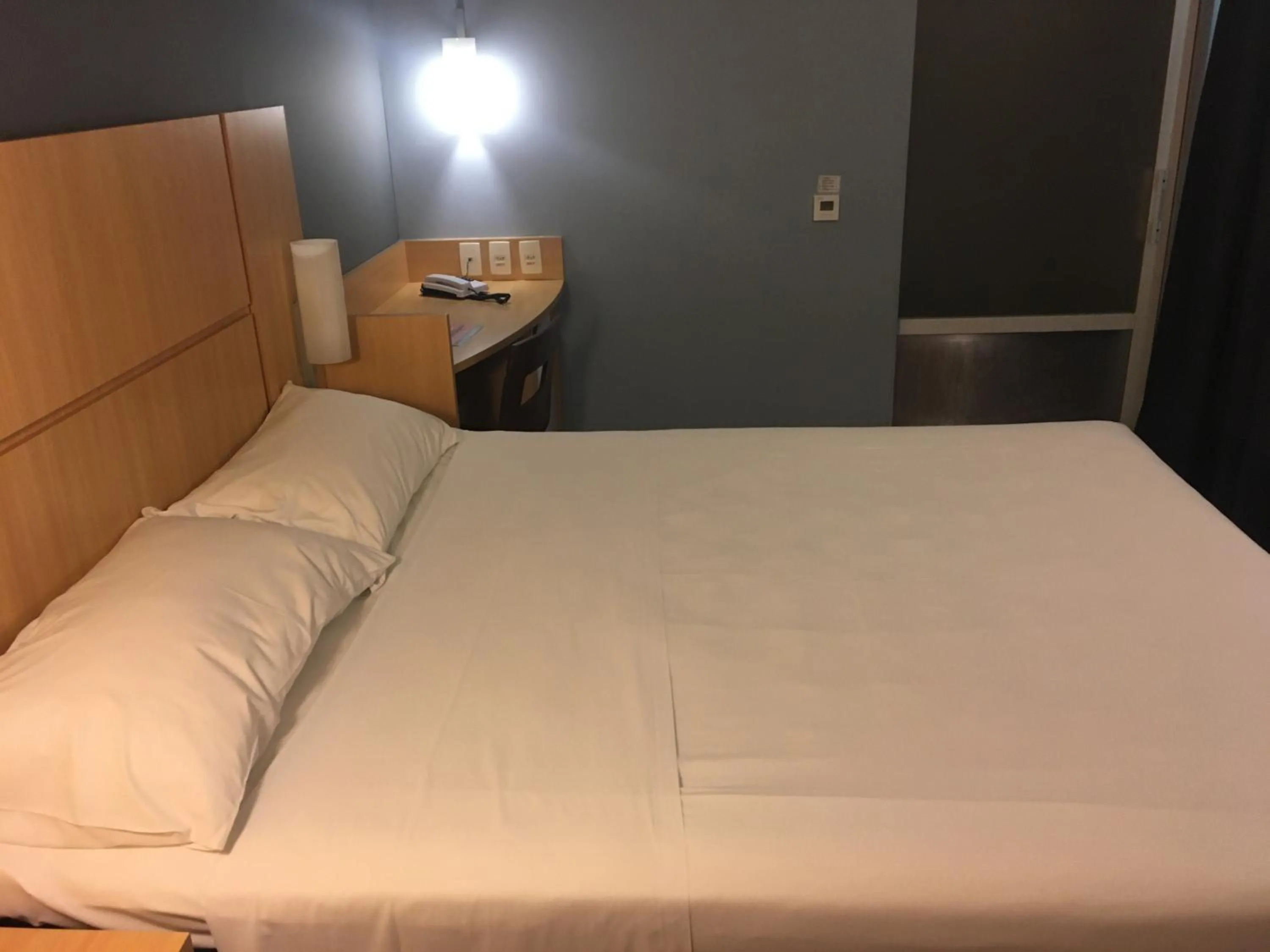 Bedroom, Bed in Ibis Belo Horizonte Savassi