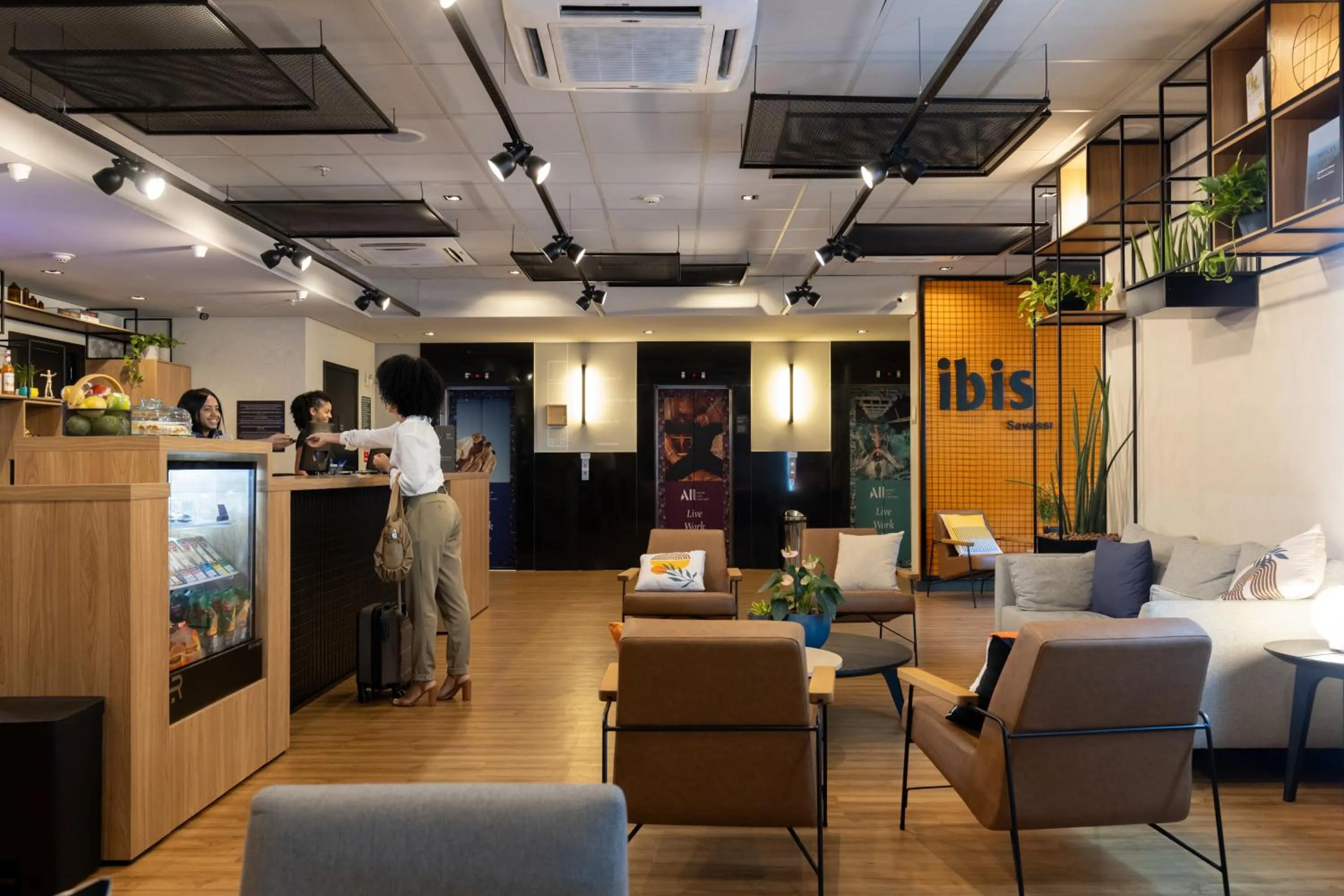 Seating area in Ibis Belo Horizonte Savassi