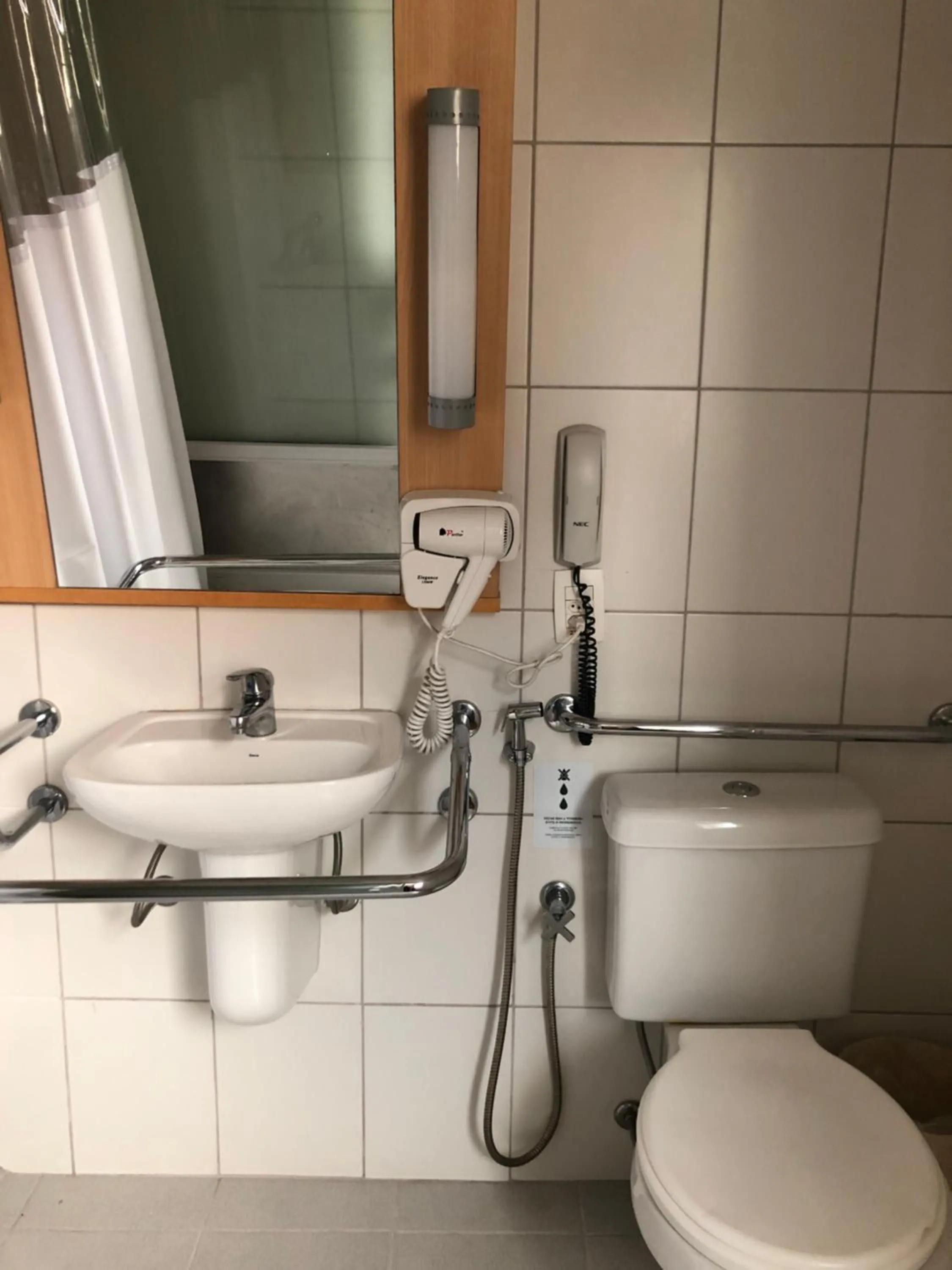 Bathroom in Ibis Belo Horizonte Savassi