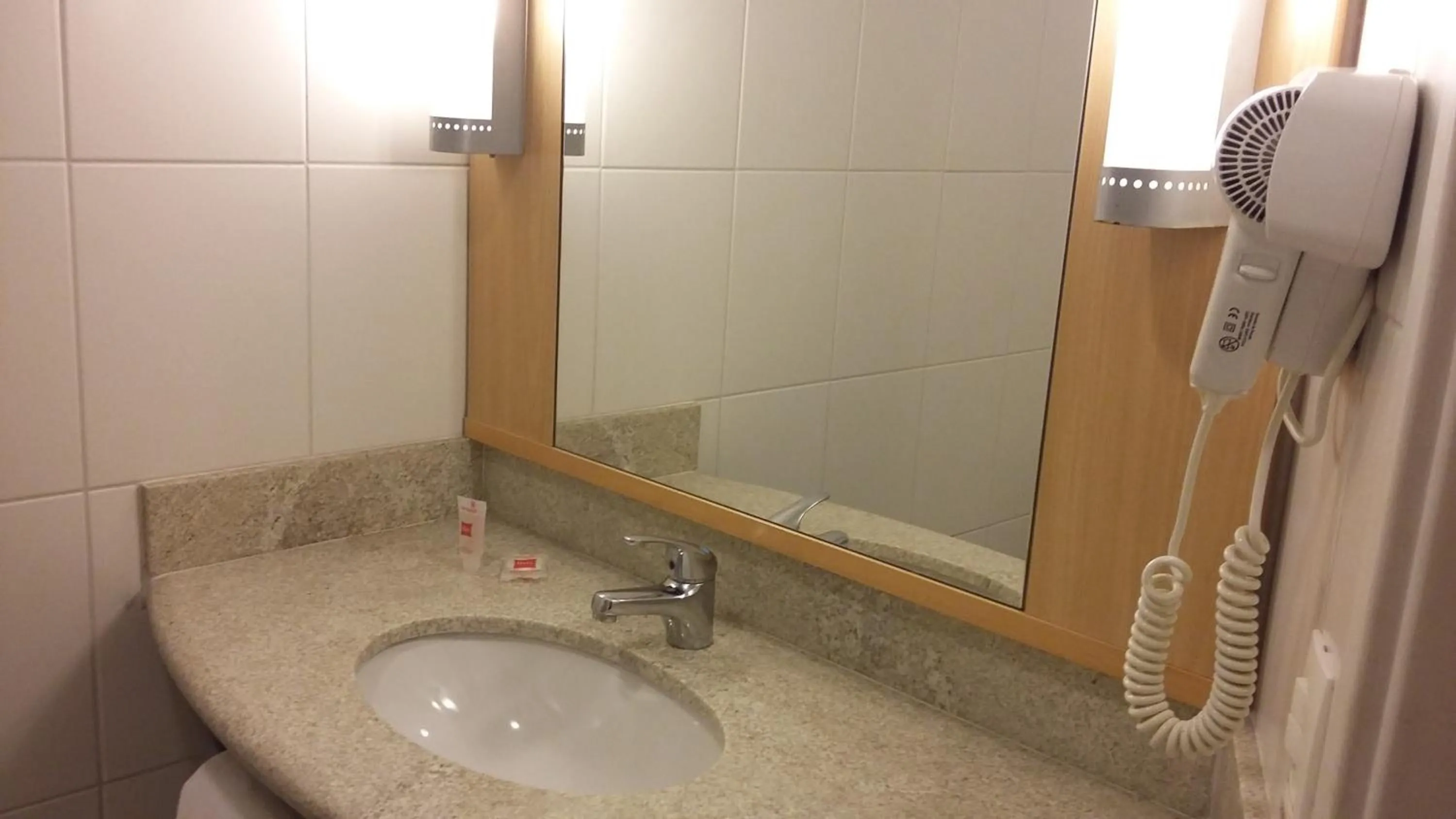 Bathroom in Ibis Belo Horizonte Savassi