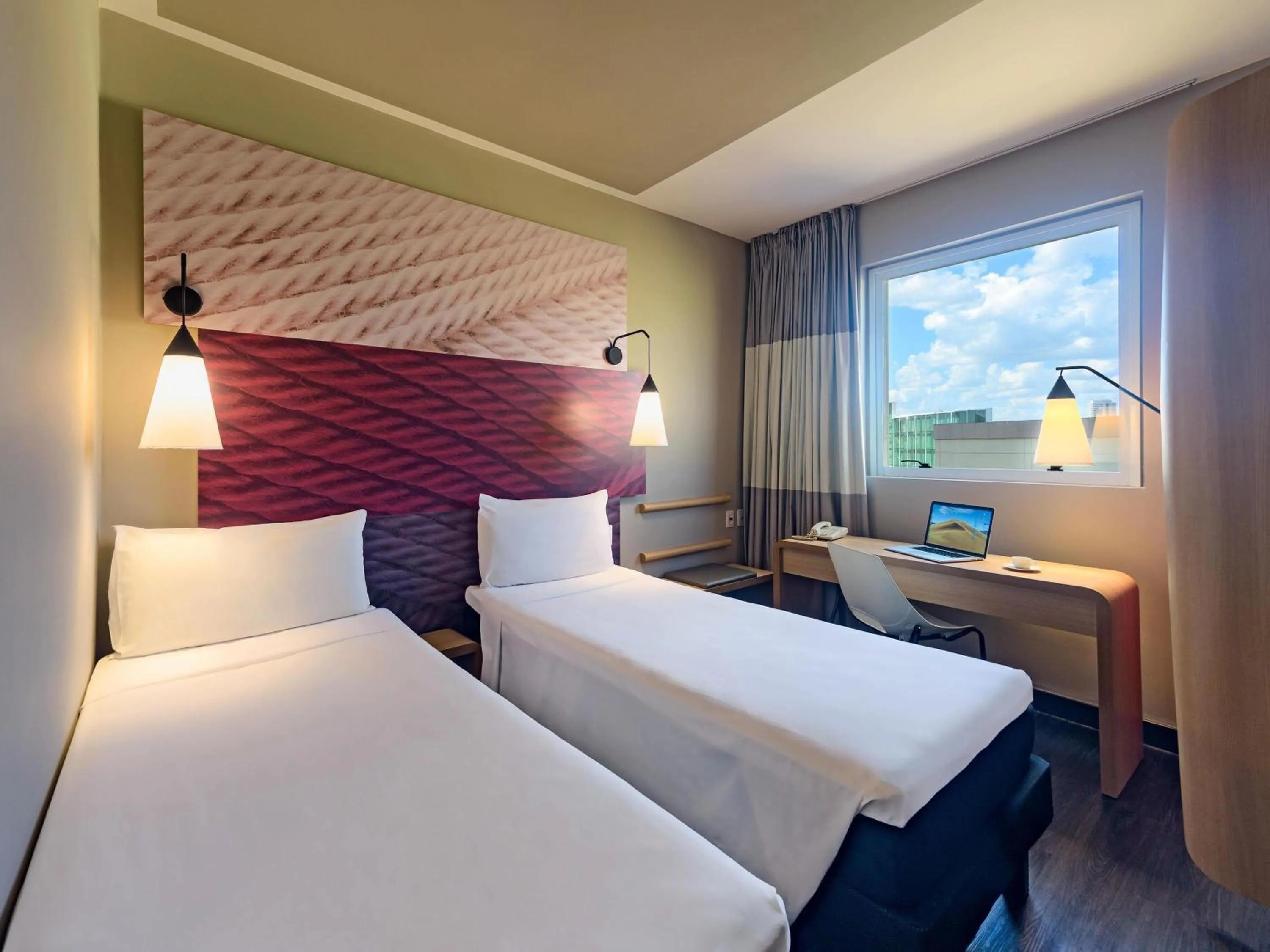 Bedroom, Bed in ibis Ribeirao Preto Shopping