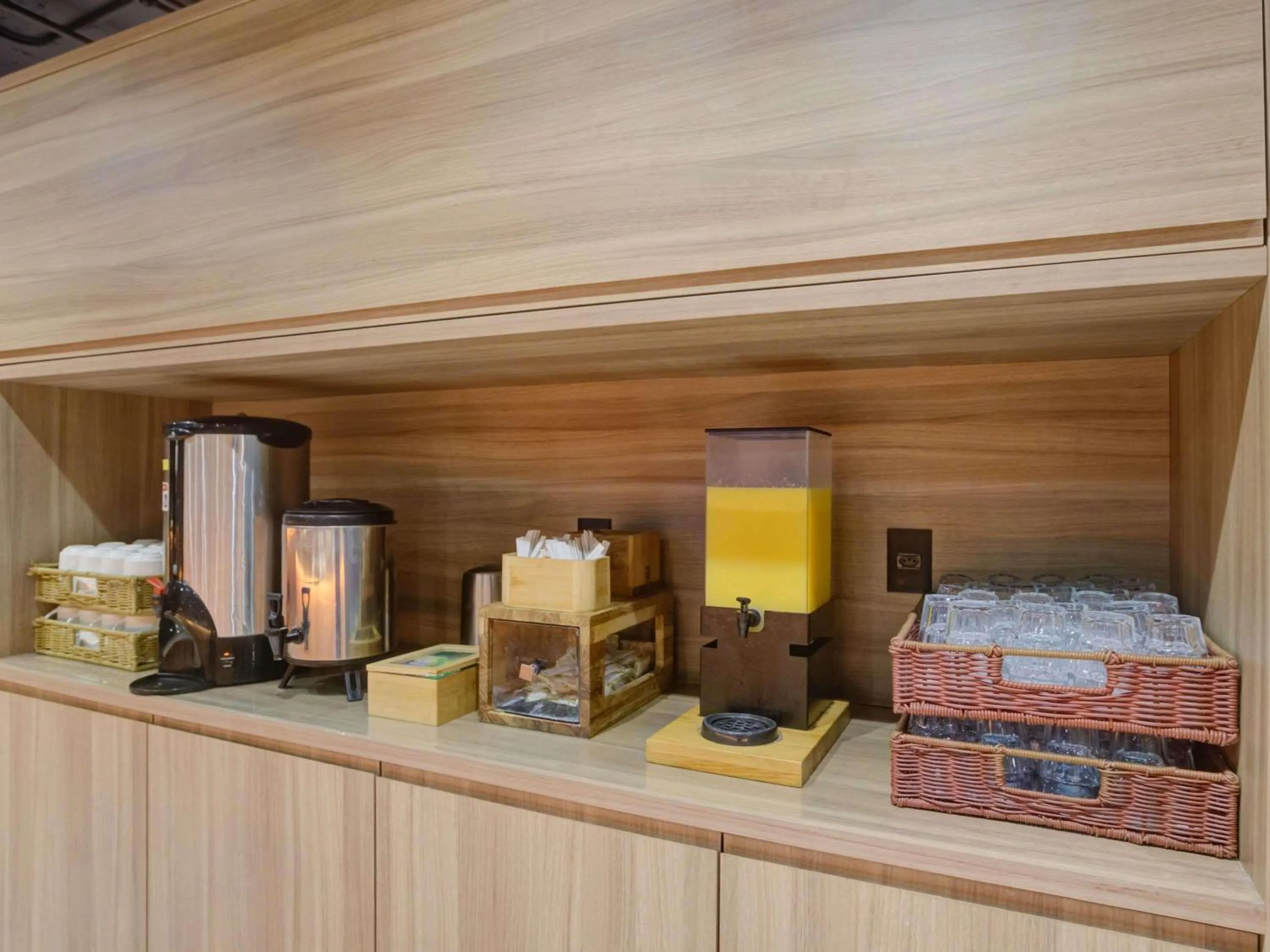 Restaurant/places to eat in ibis Rio de Janeiro Santos Dumont