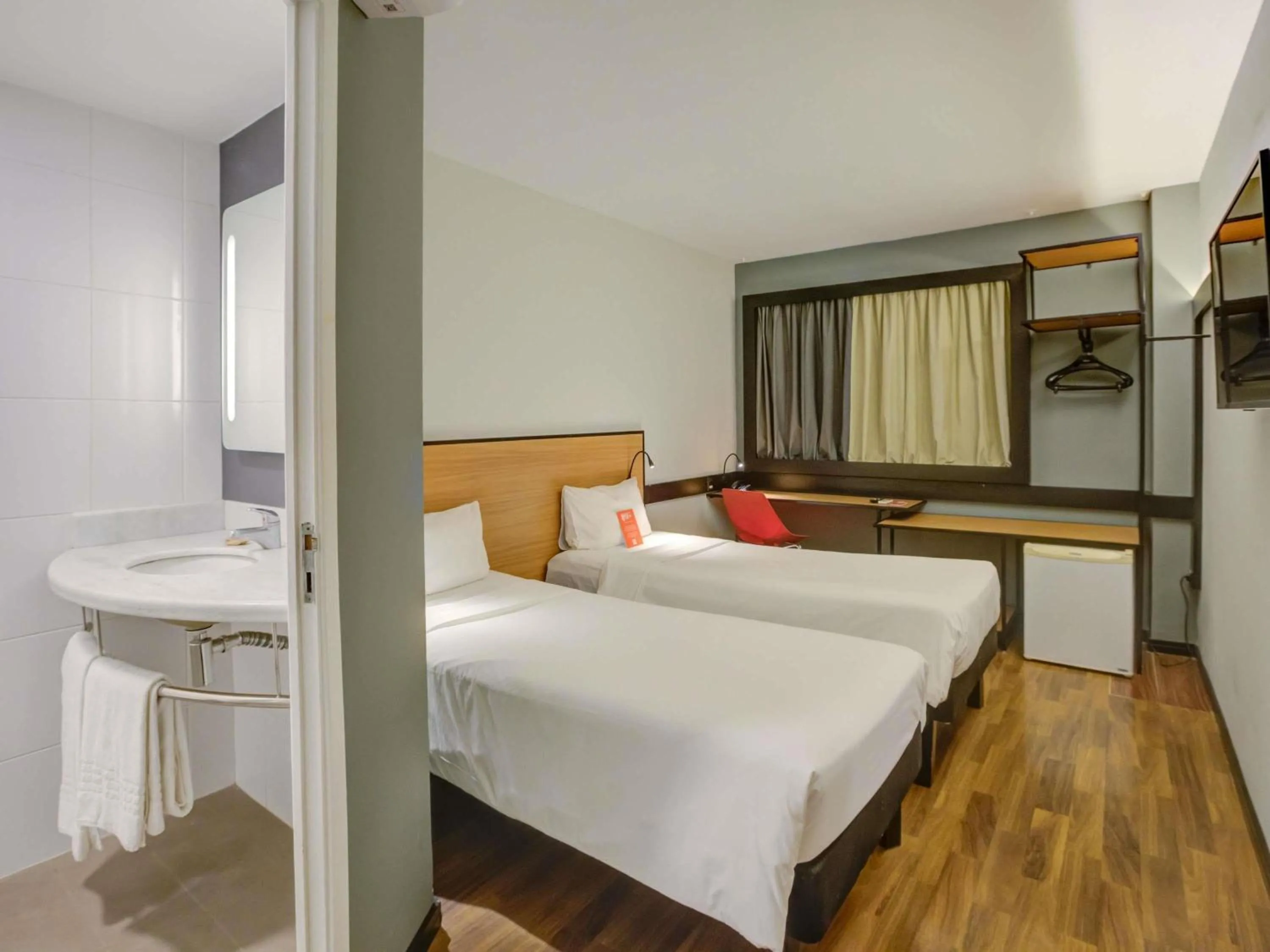 Bedroom, Bed in ibis Rio de Janeiro Santos Dumont