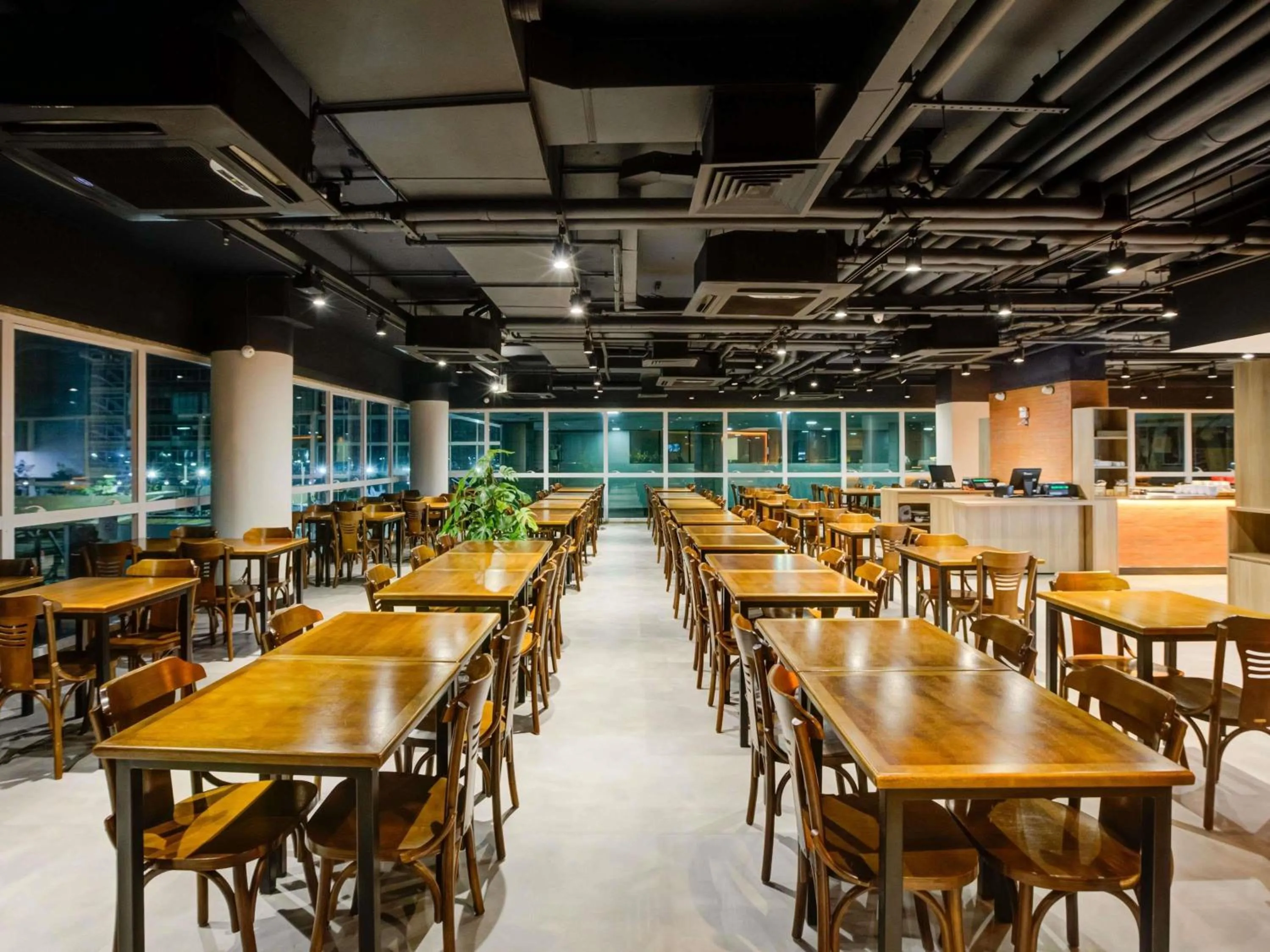 Restaurant/places to eat in ibis Rio de Janeiro Santos Dumont
