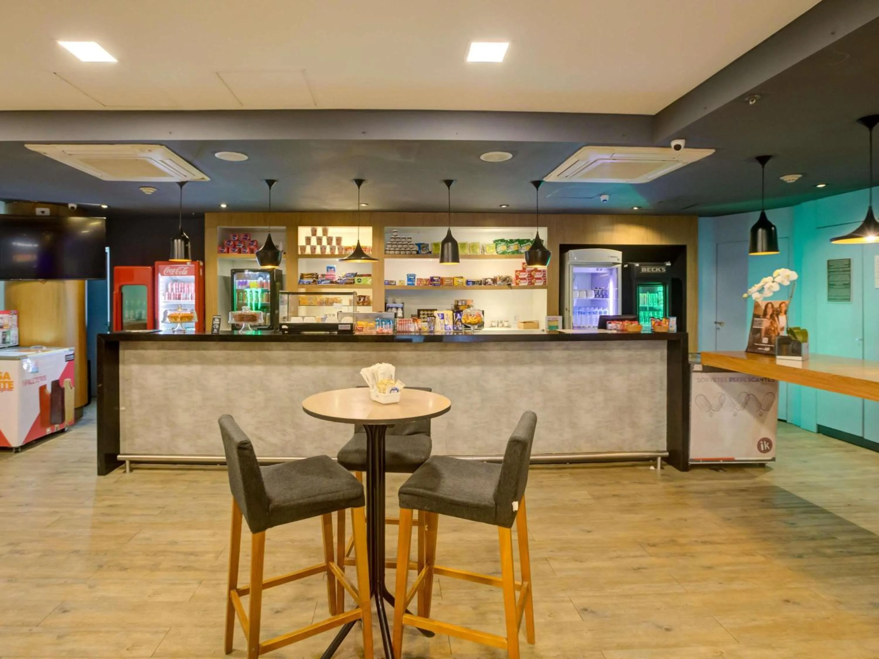 Lounge or bar in ibis Rio de Janeiro Santos Dumont