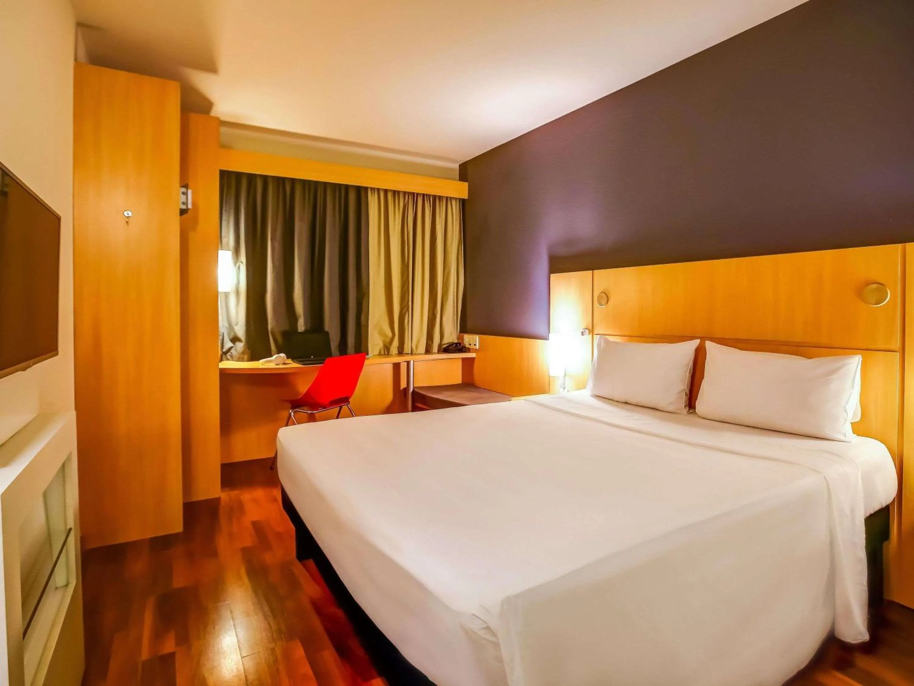 Property building, Bed in ibis Rio de Janeiro Santos Dumont