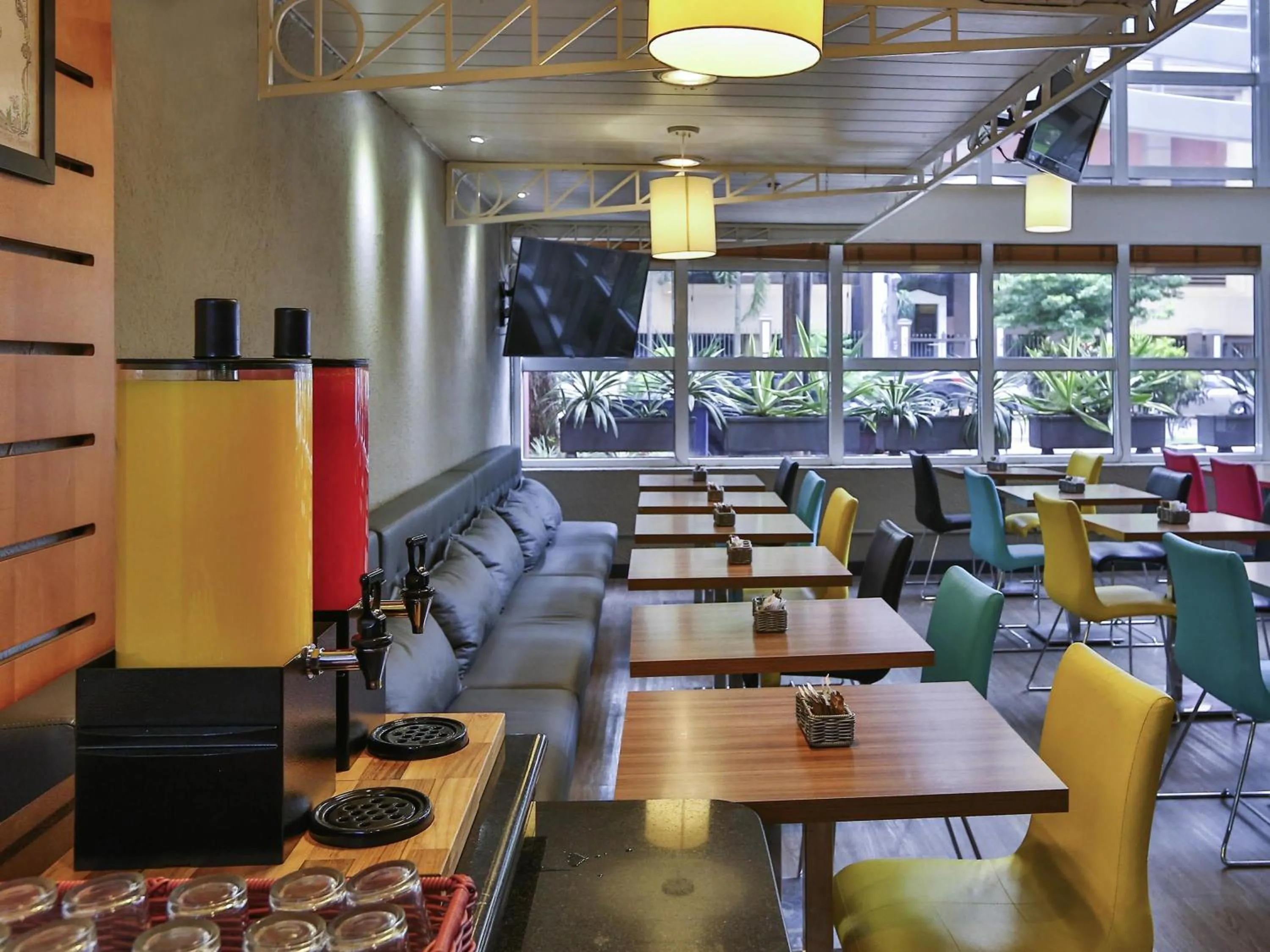 Restaurant/places to eat in Ibis Maringa