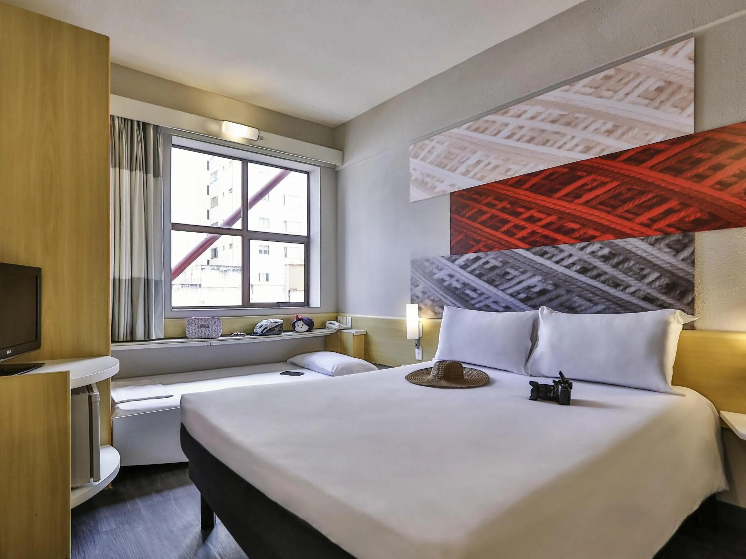 Bedroom, Bed in Ibis Maringa