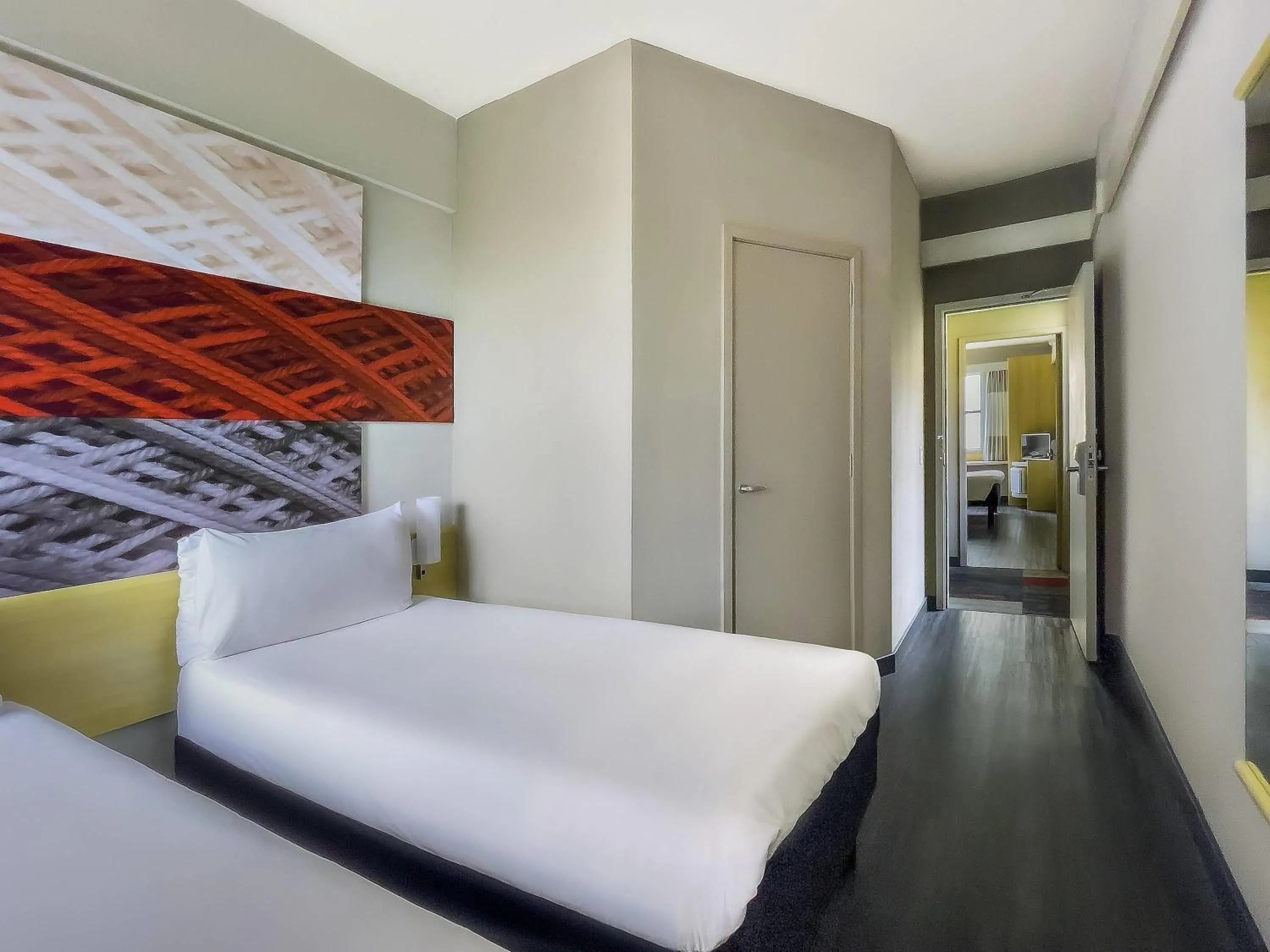 Bedroom, Bed in Ibis Maringa