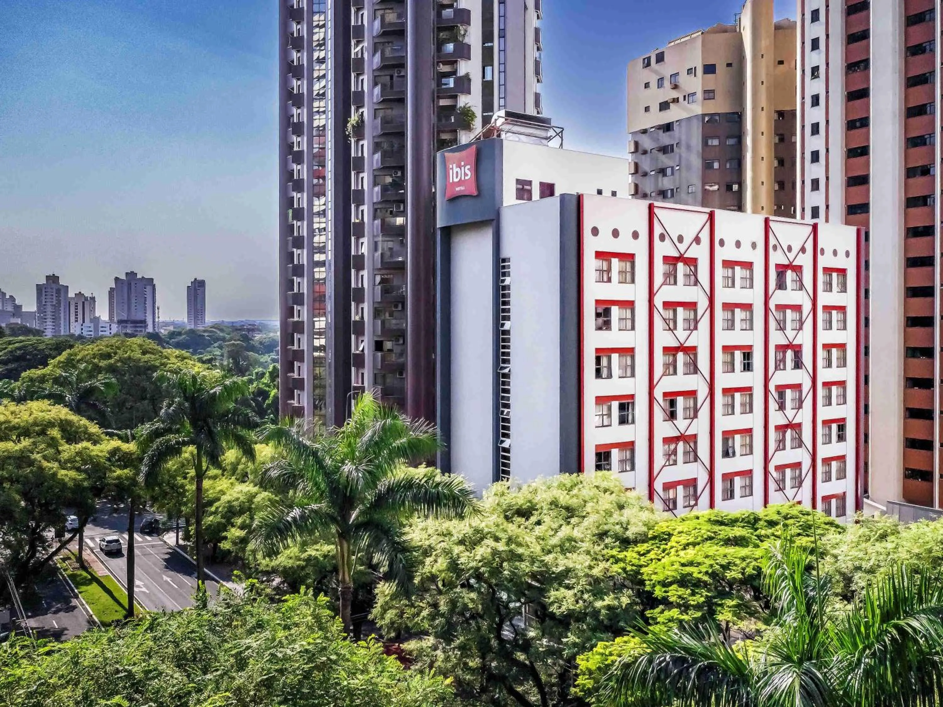 Property building in Ibis Maringa