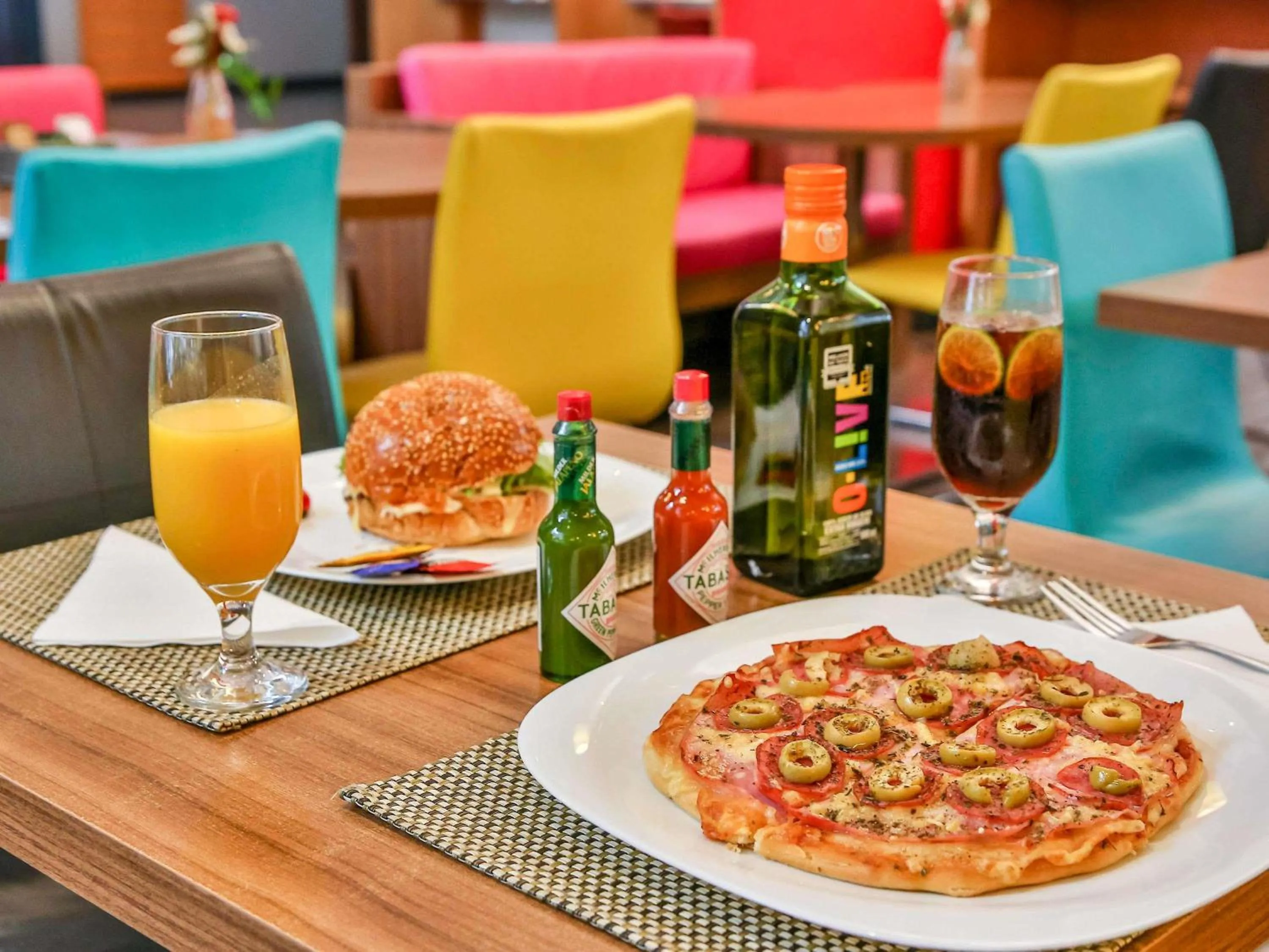 Restaurant/places to eat in Ibis Maringa