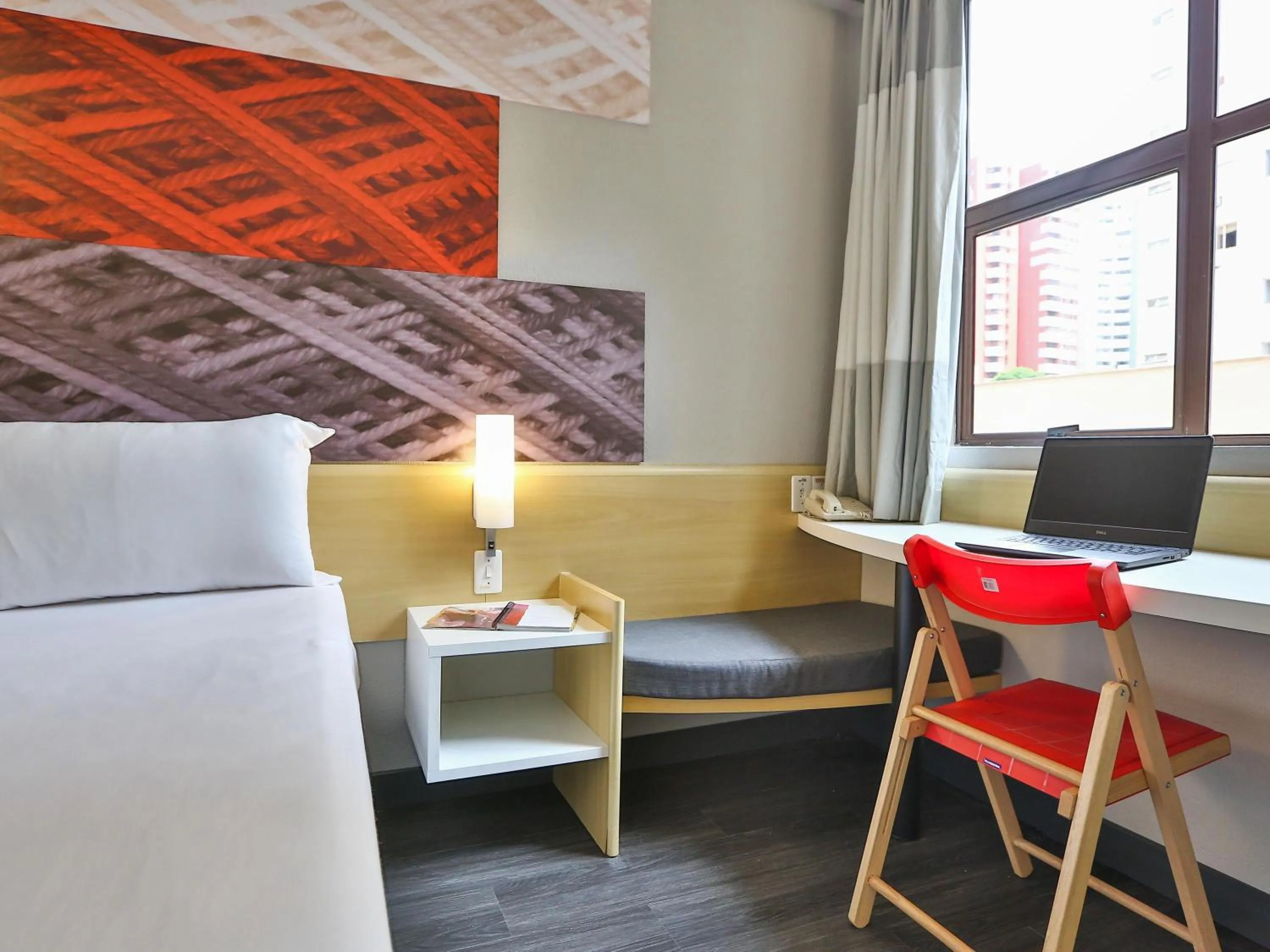 Bedroom in Ibis Maringa