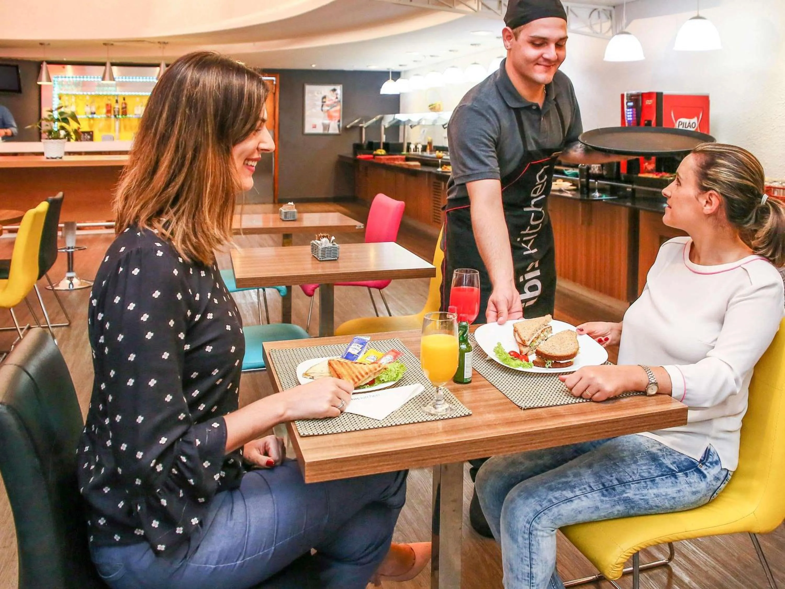 Restaurant/places to eat in Ibis Maringa