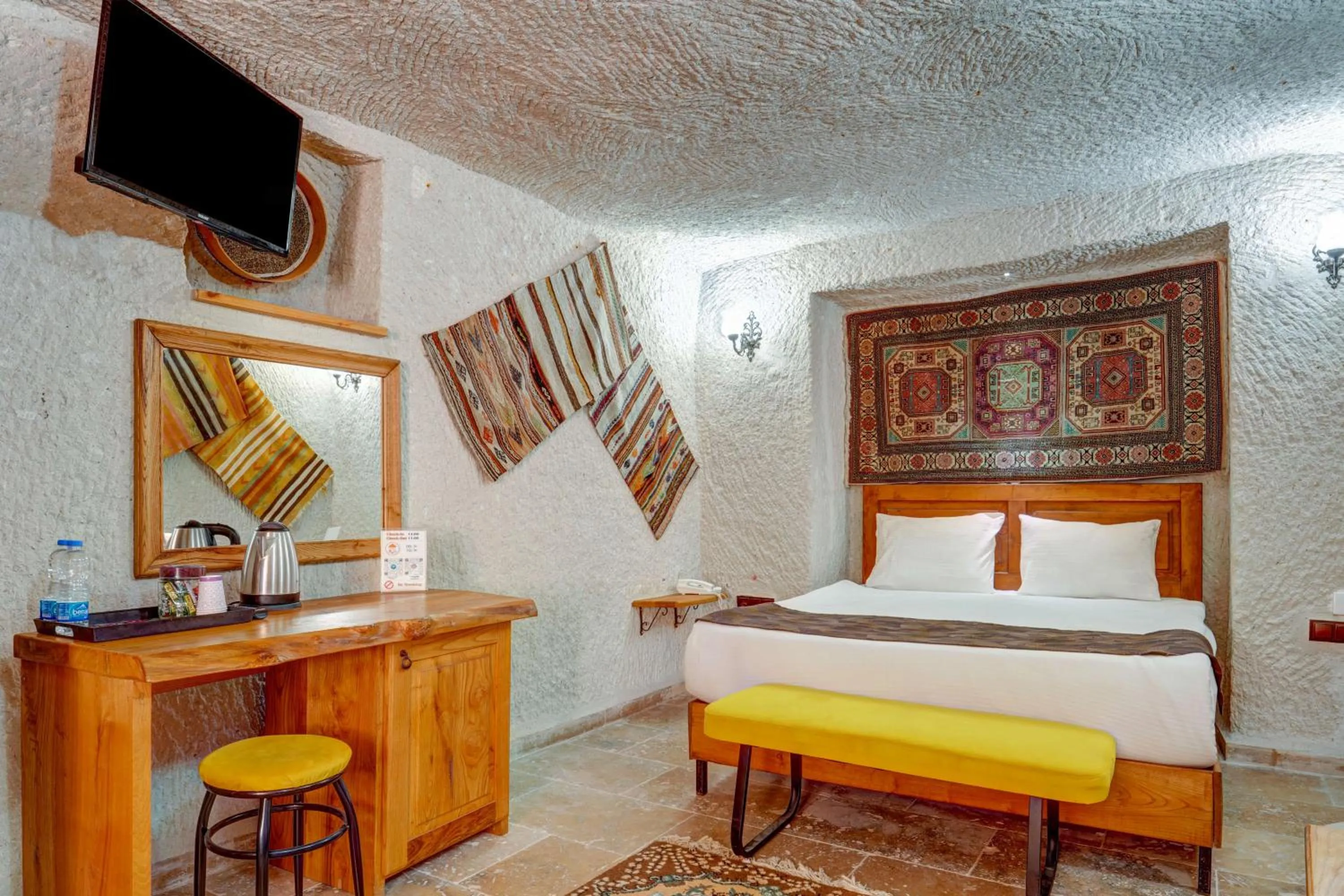 TV and multimedia, Bed in Avilla Cave Hotel