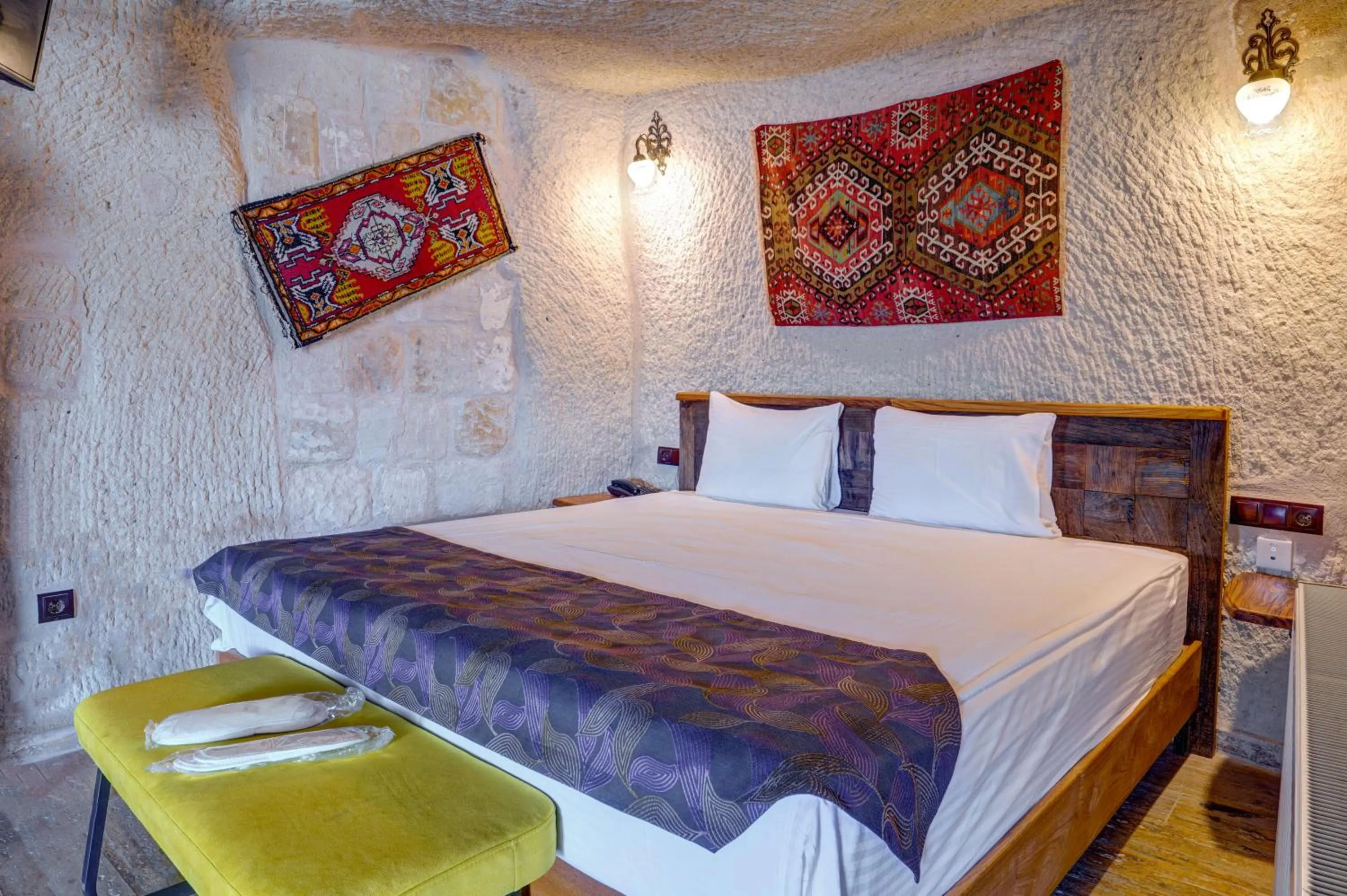 Bedroom, Bed in Avilla Cave Hotel