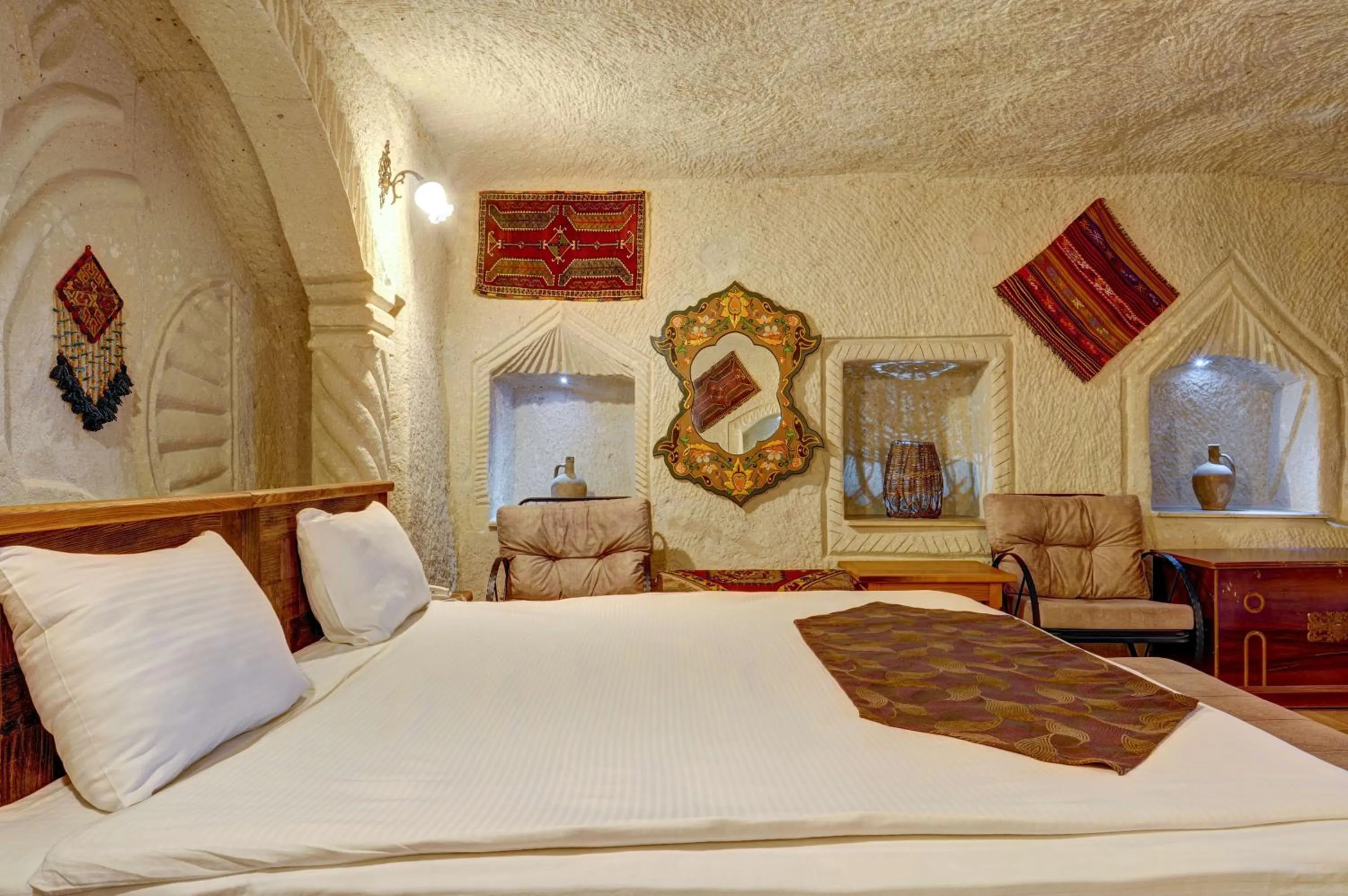 Decorative detail, Bed in Avilla Cave Hotel