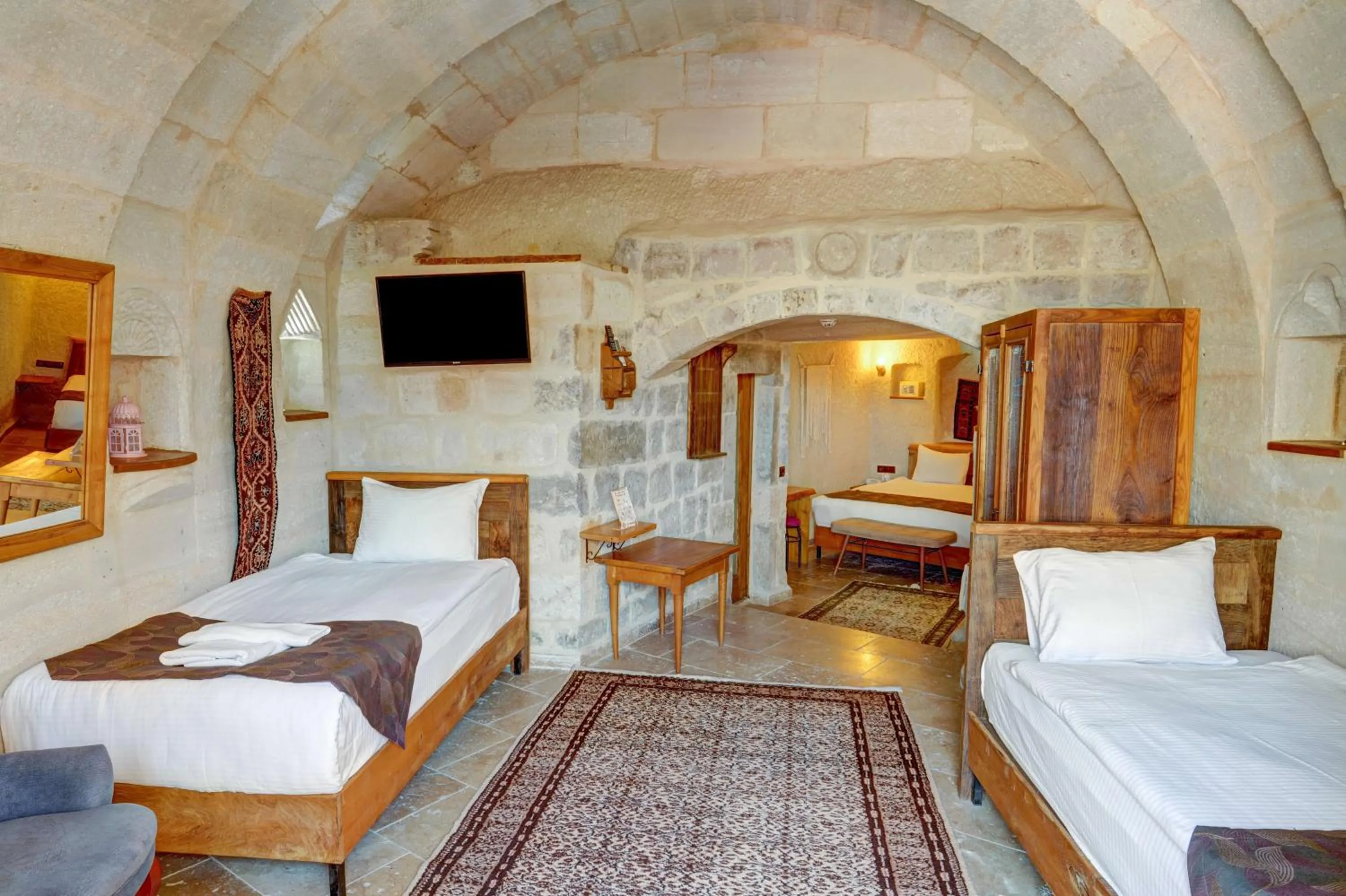 TV and multimedia, Bed in Avilla Cave Hotel
