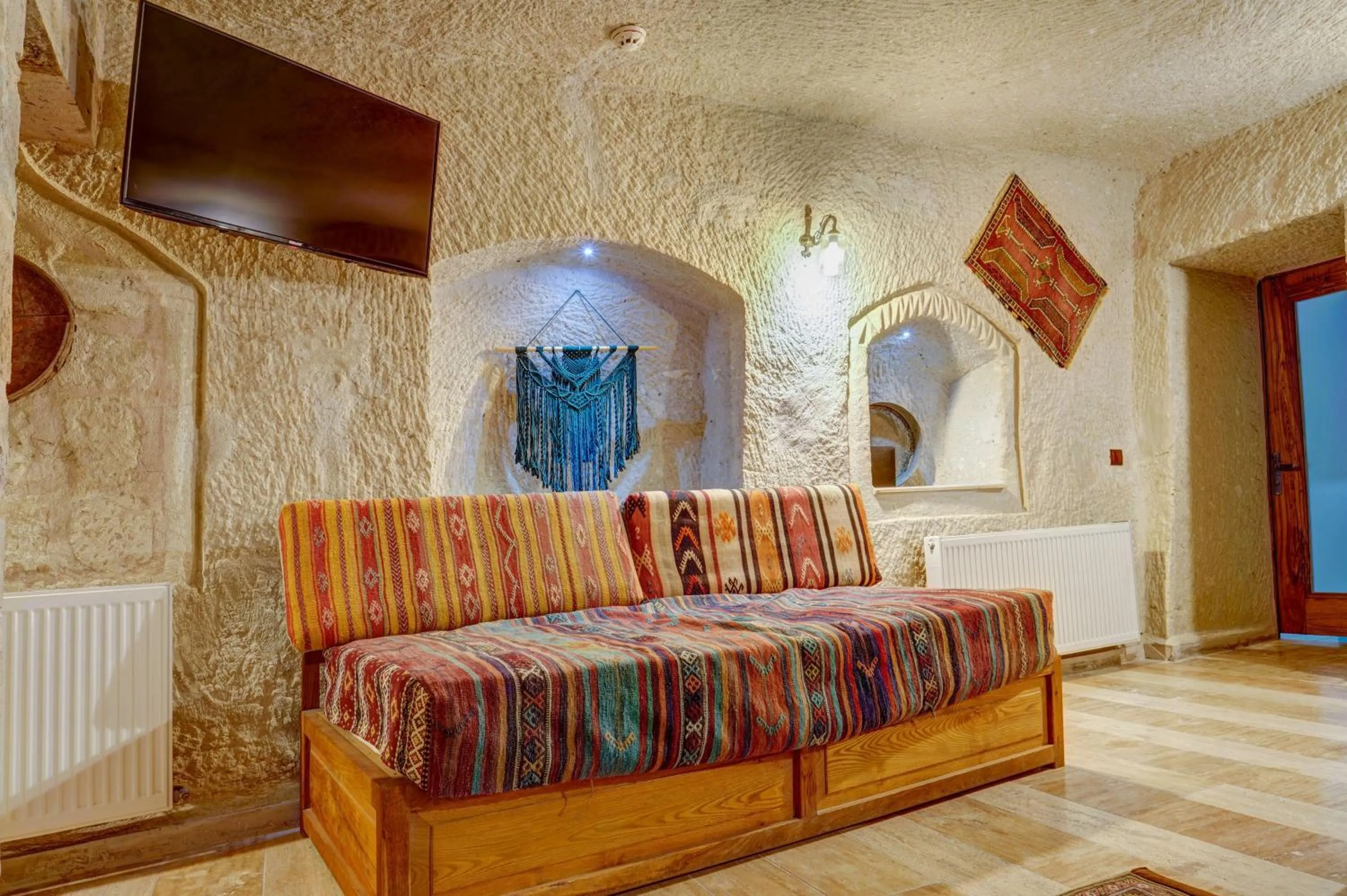 TV and multimedia, Bed in Avilla Cave Hotel