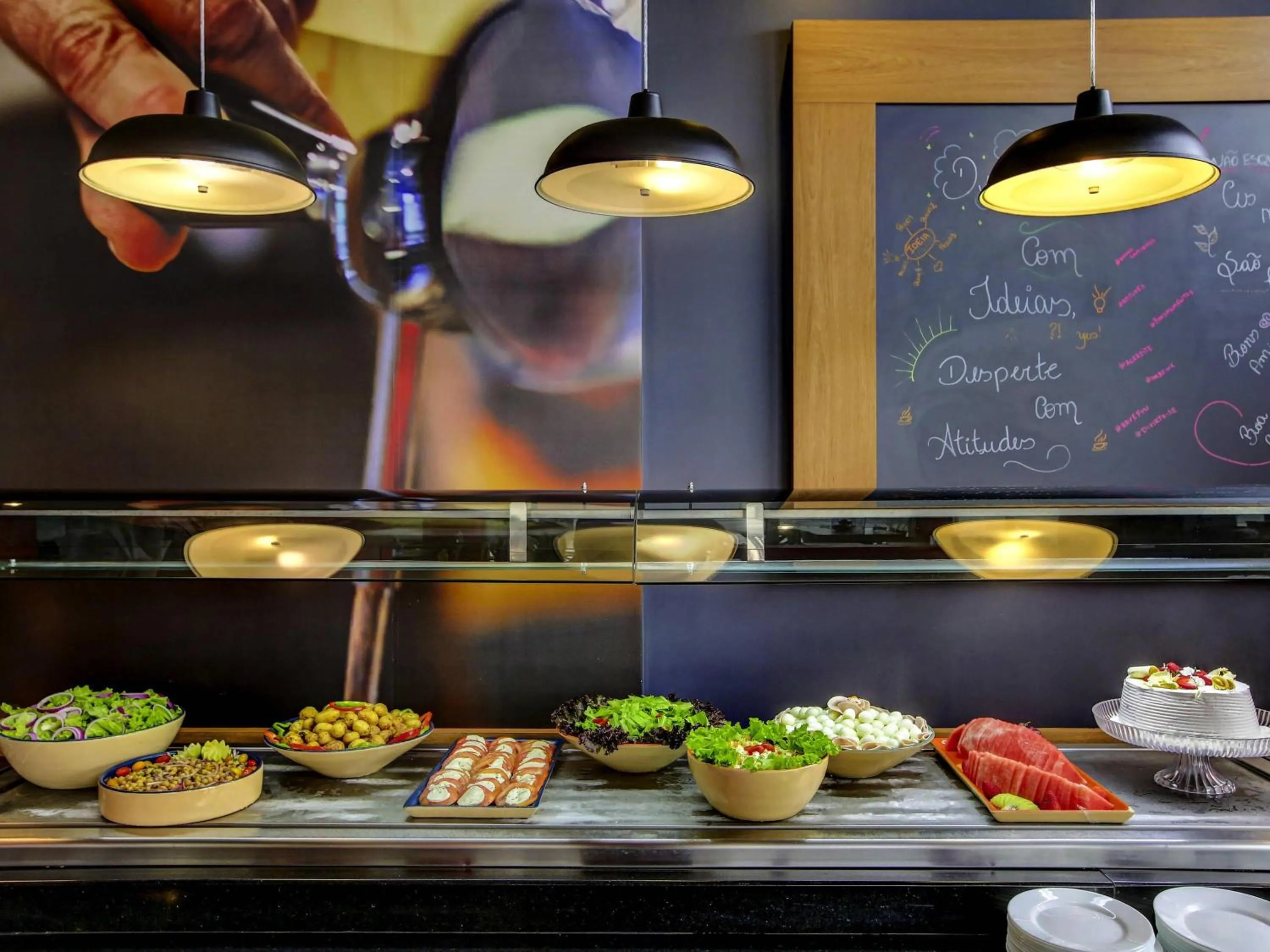 Restaurant/places to eat in ibis Tambore