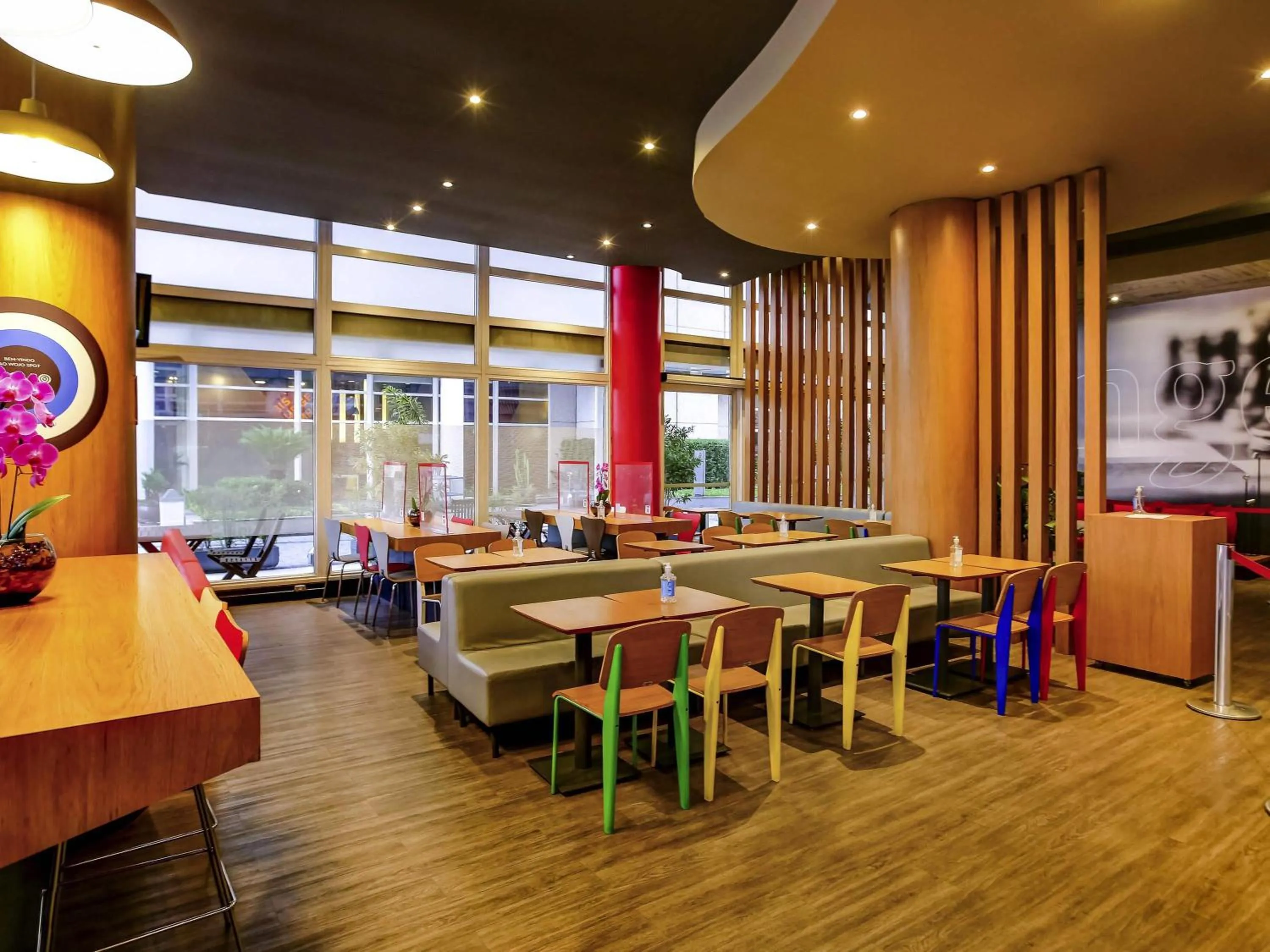 Restaurant/places to eat in ibis Tambore