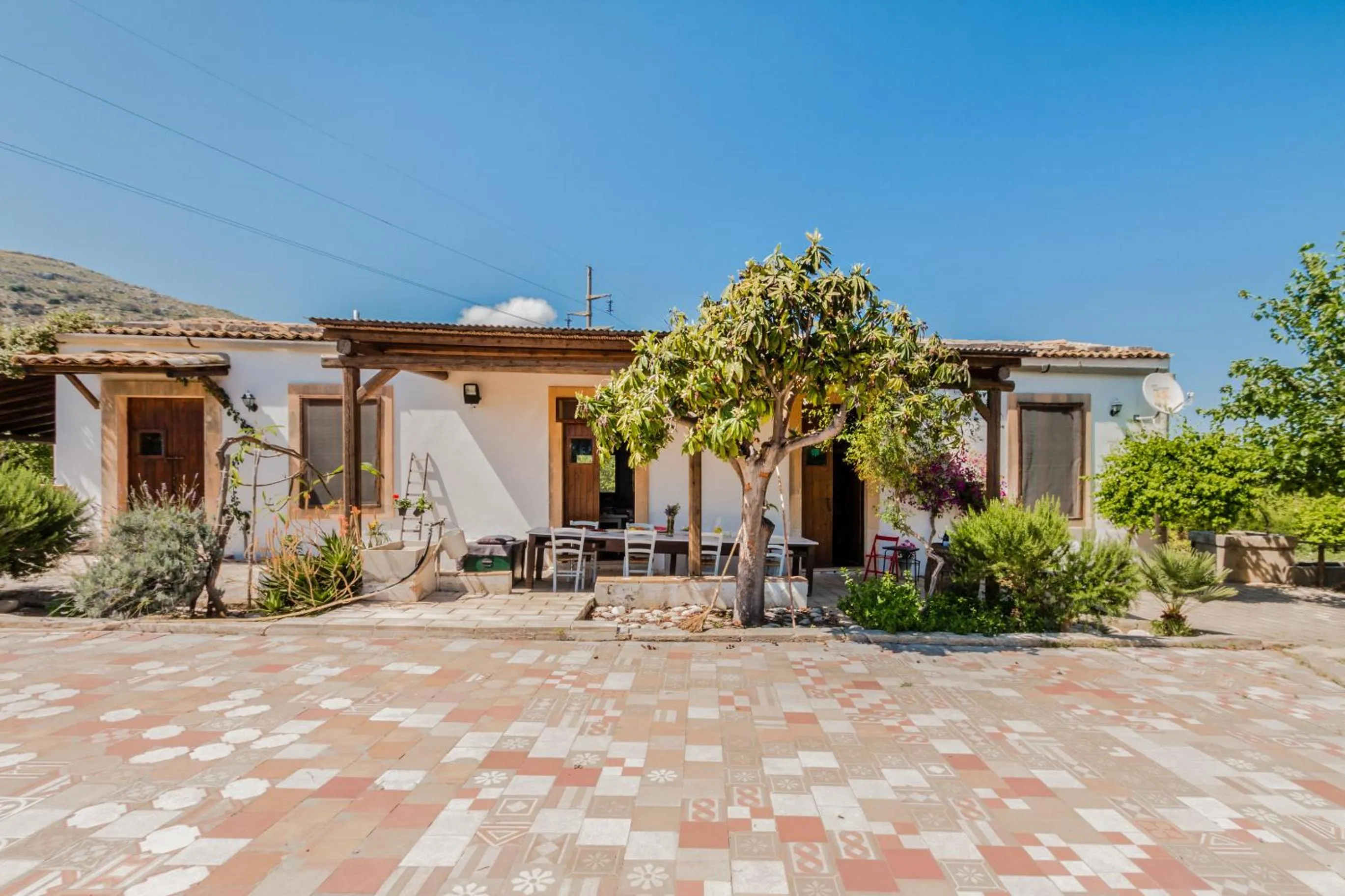 Authentic Sicilian Charm, pool, sea view, wi-fi & parking