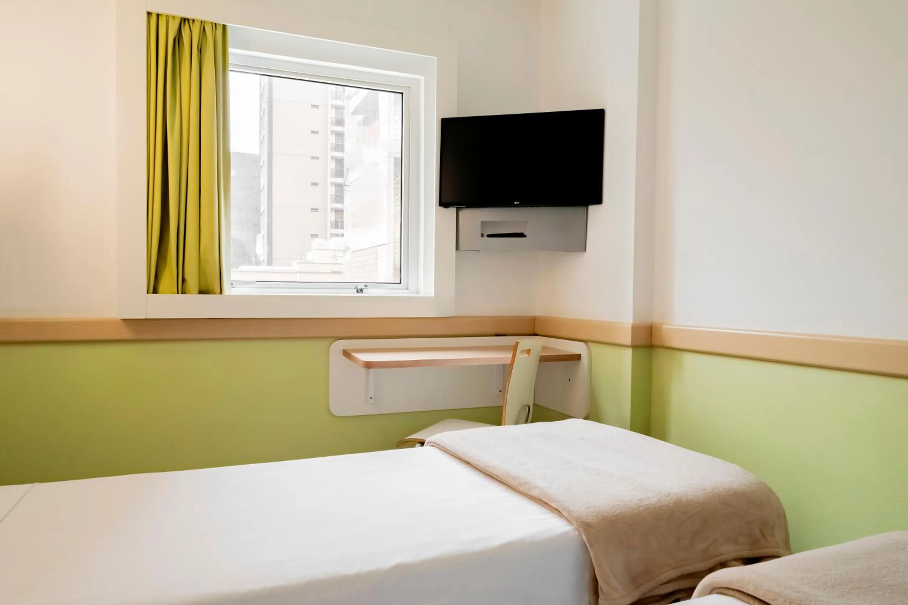 Bed in ibis budget Sao Paulo Paraiso