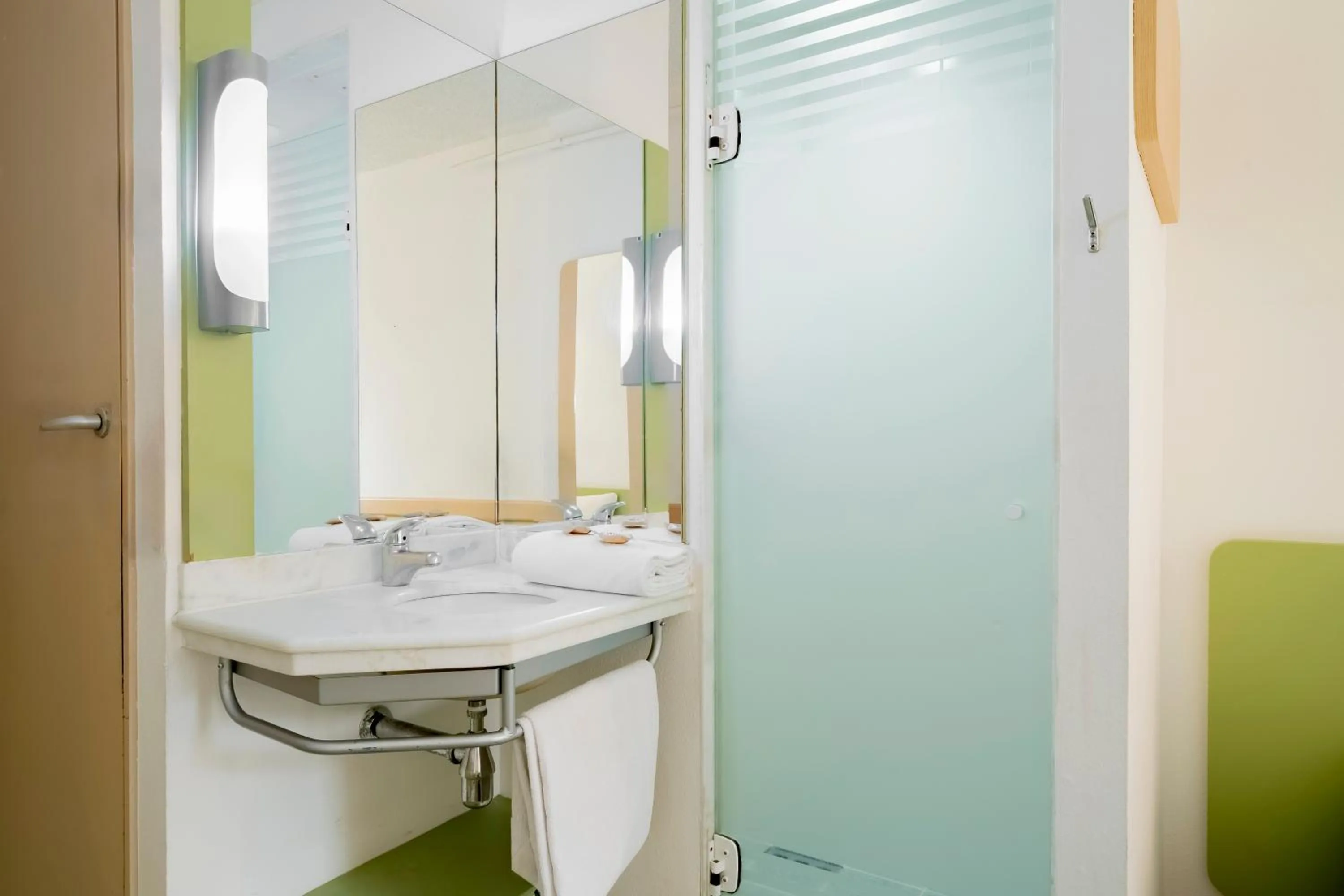 Shower in ibis budget Sao Paulo Paraiso