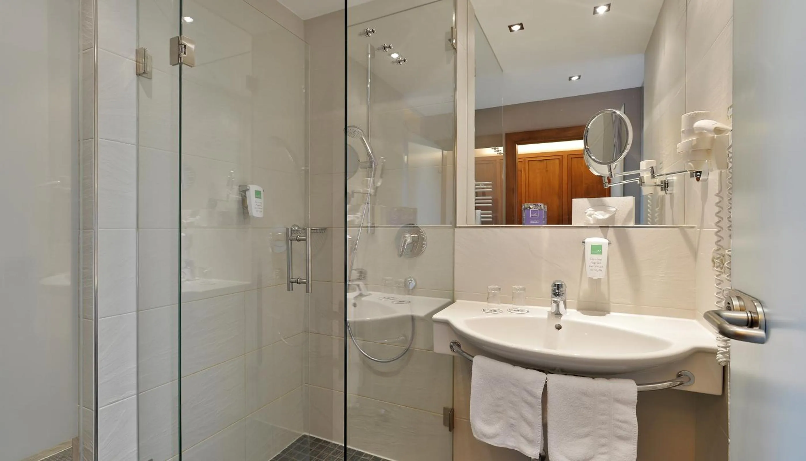 Shower in Hotel Penzinghof