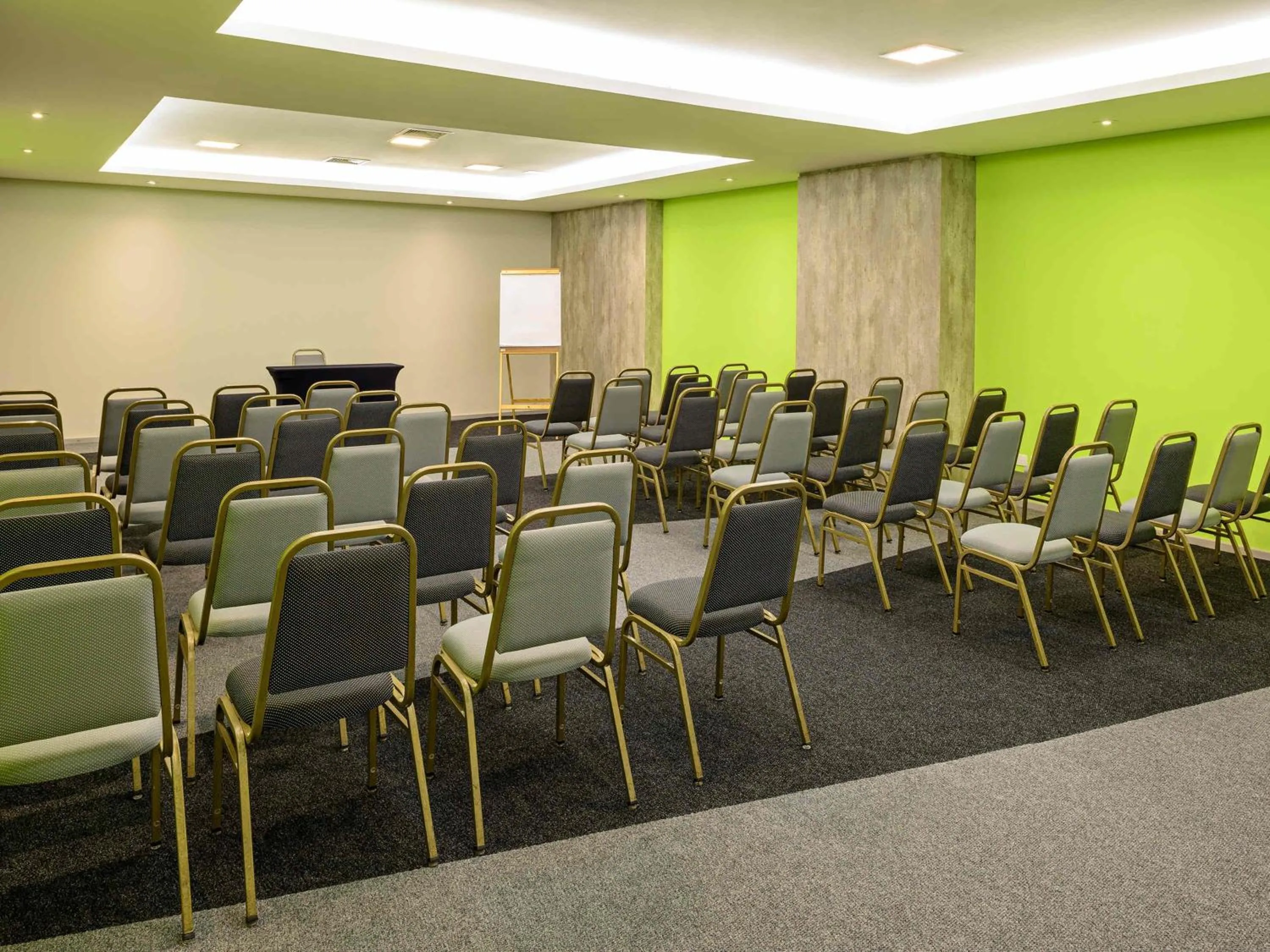 Meeting/conference room in ibis Styles Curitiba Centro Civico