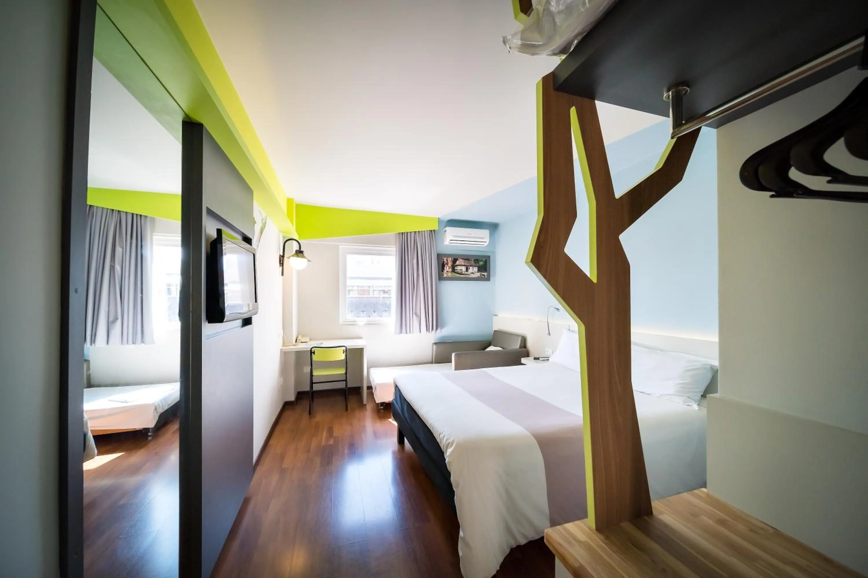Photo of the whole room, Bed in ibis Styles Curitiba Centro Civico