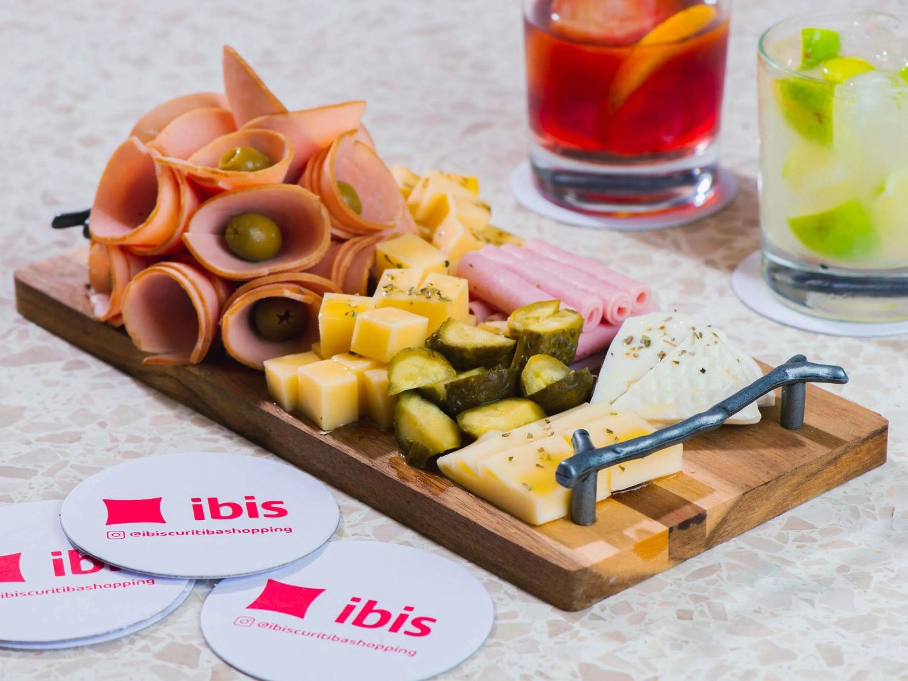 Lounge or bar in ibis Curitiba Shopping