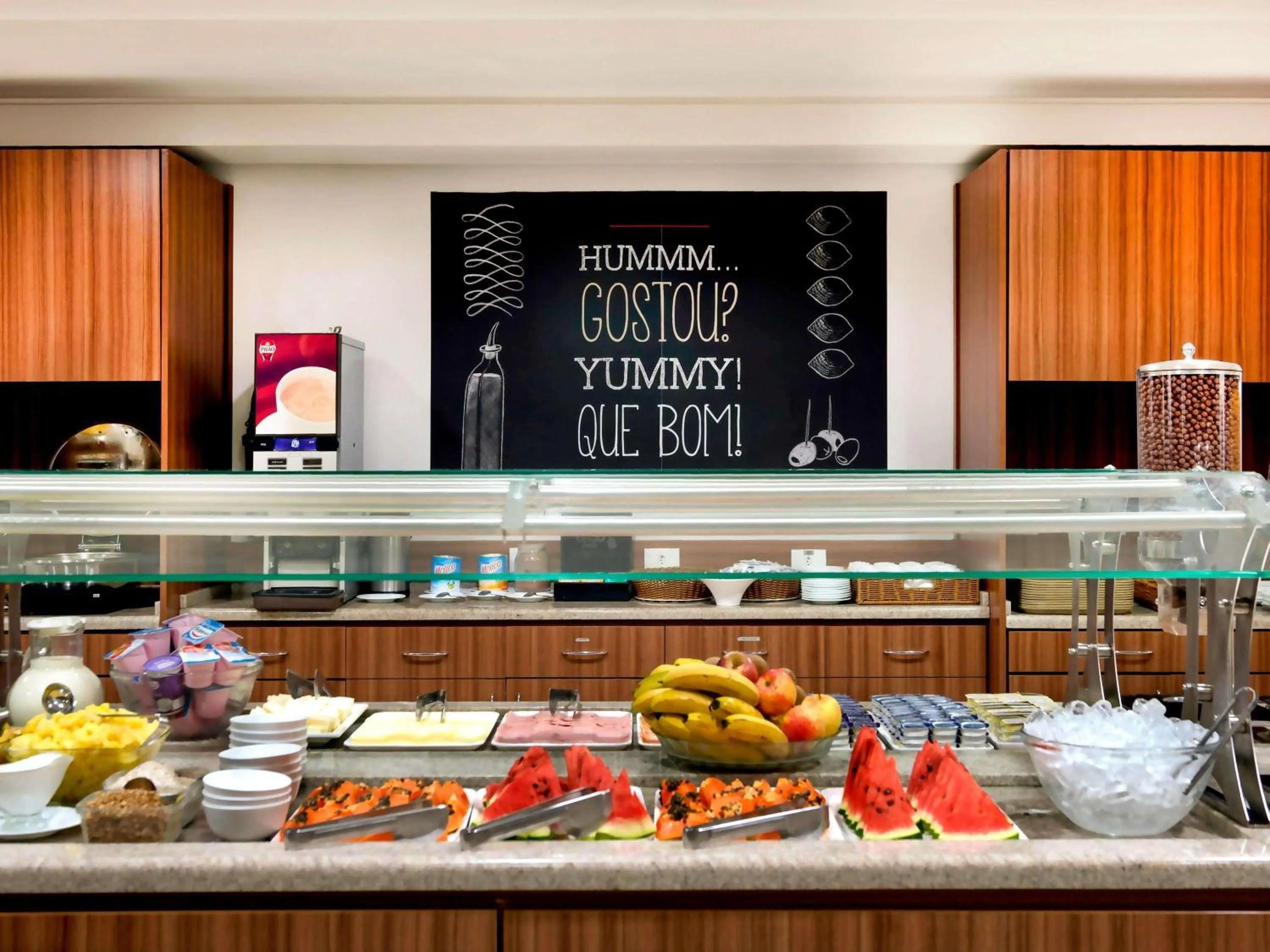 Restaurant/places to eat in ibis Curitiba Shopping