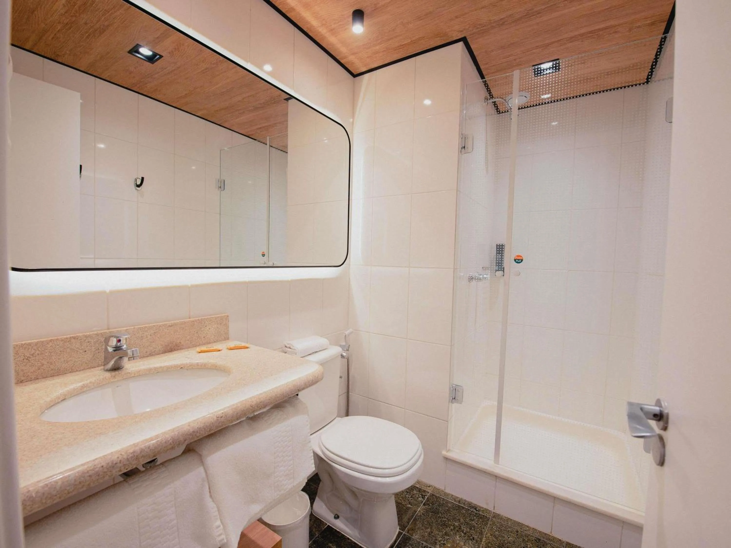 Bedroom in ibis Curitiba Shopping