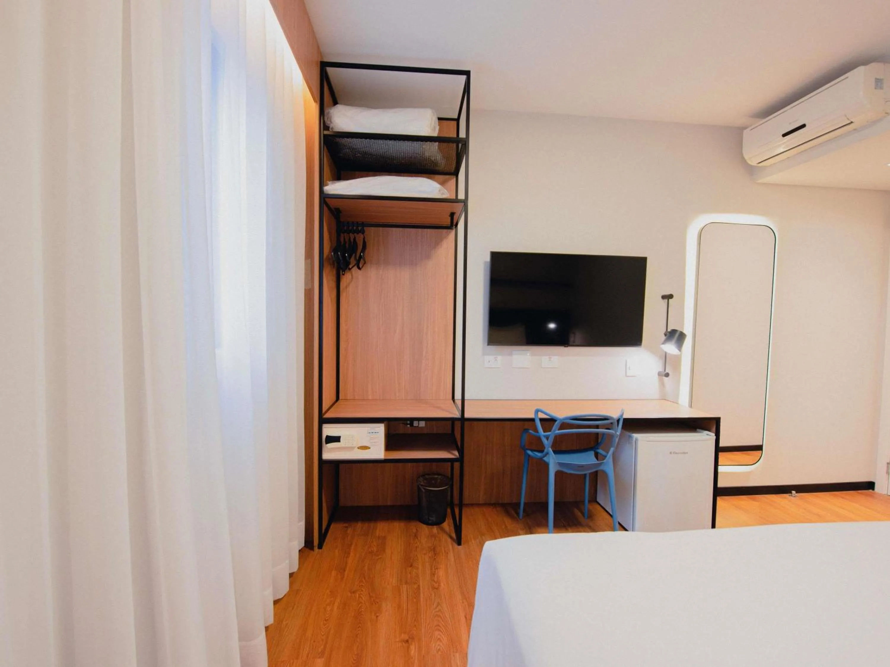 Bedroom, Bed in ibis Curitiba Shopping