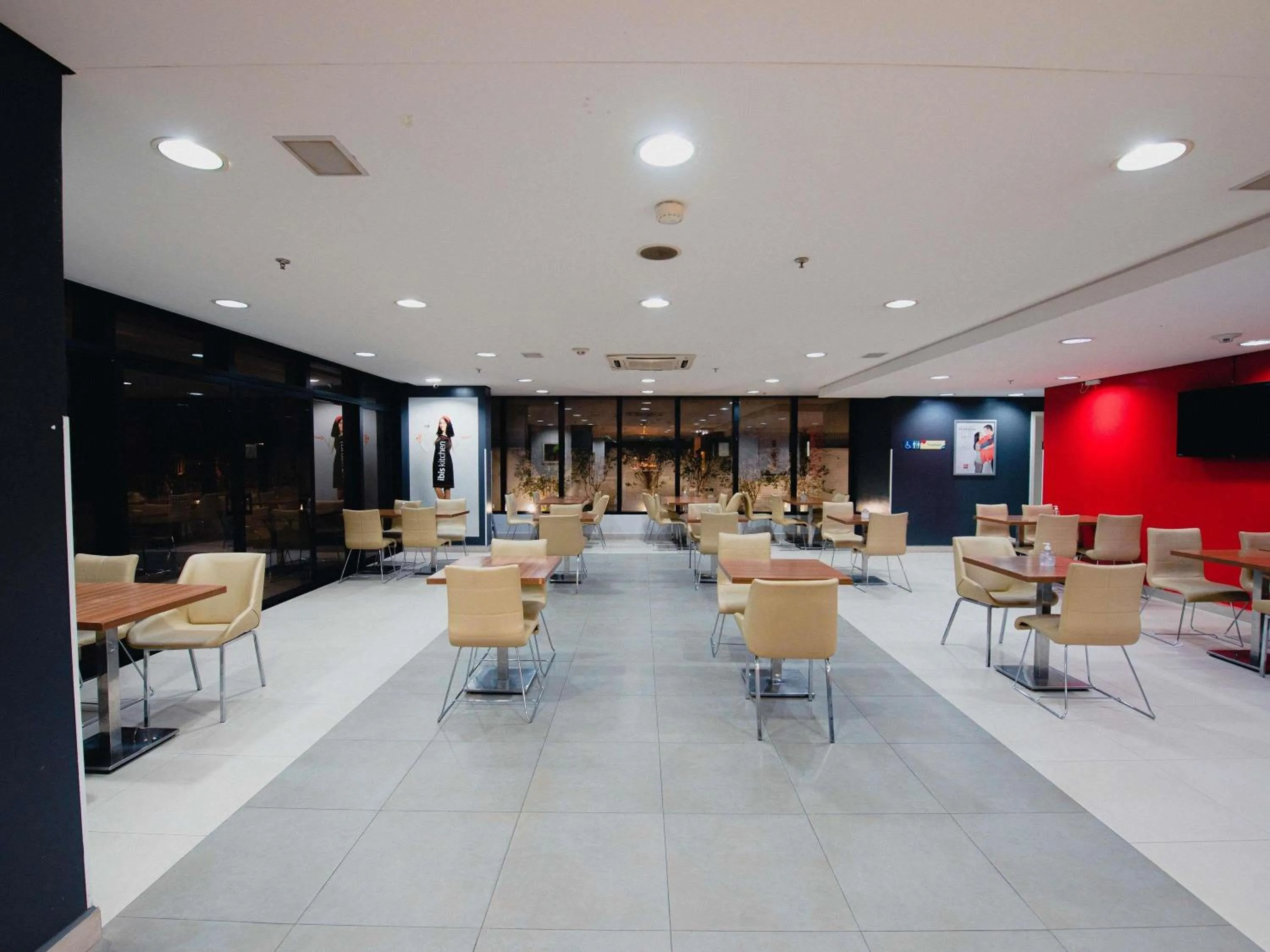 Restaurant/places to eat in ibis Curitiba Shopping