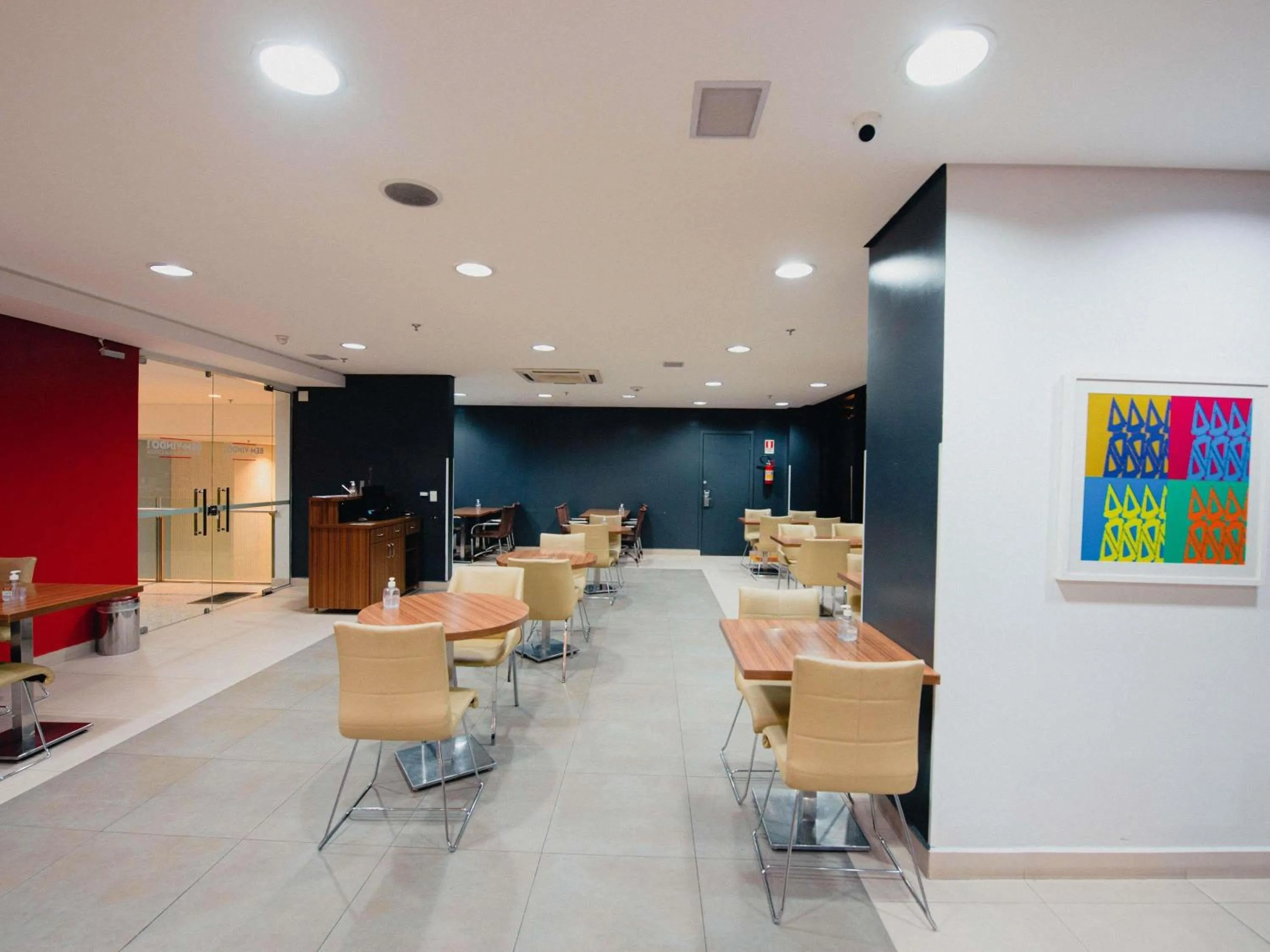 Restaurant/places to eat in ibis Curitiba Shopping