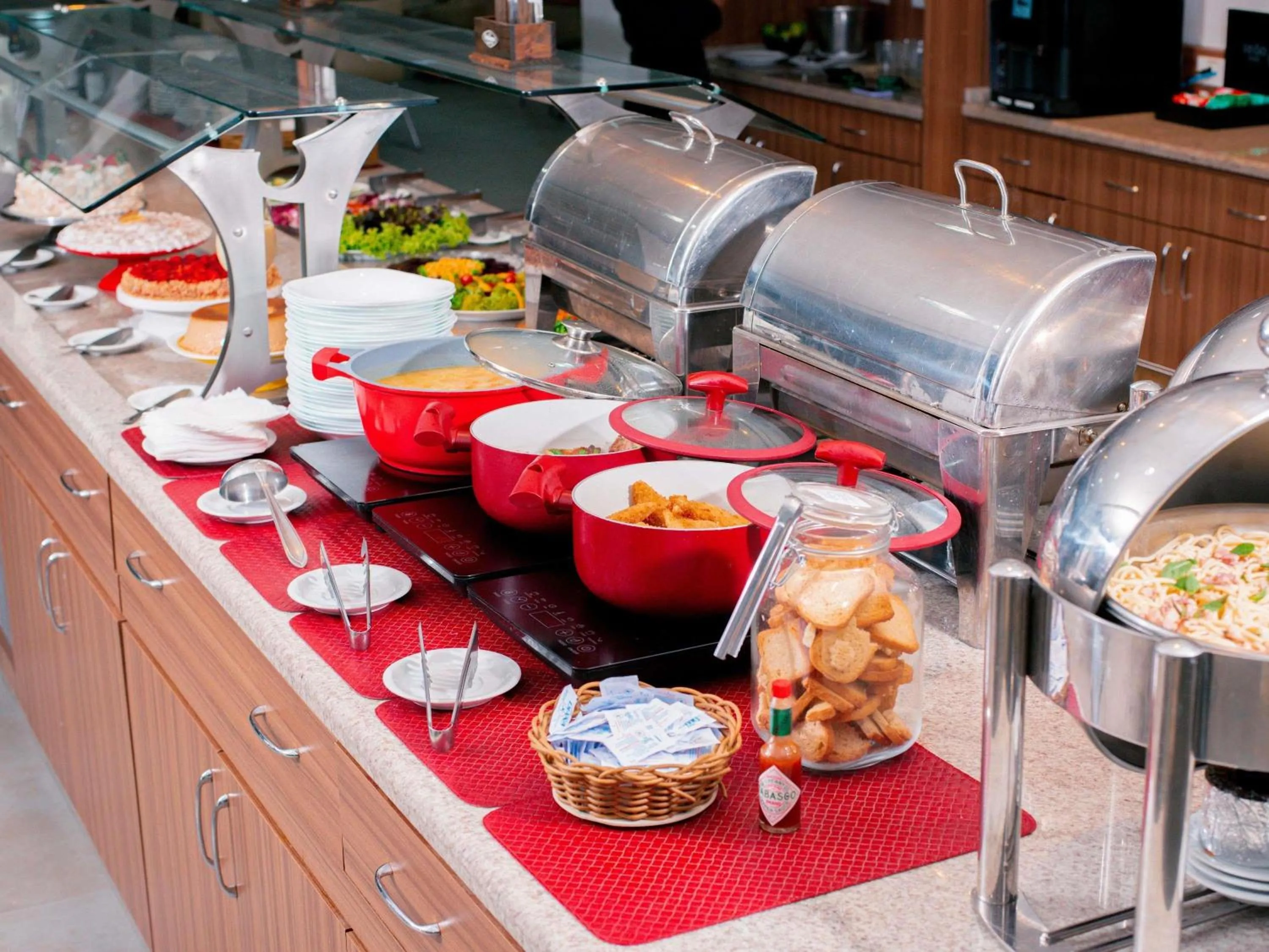 Restaurant/places to eat in ibis Curitiba Shopping