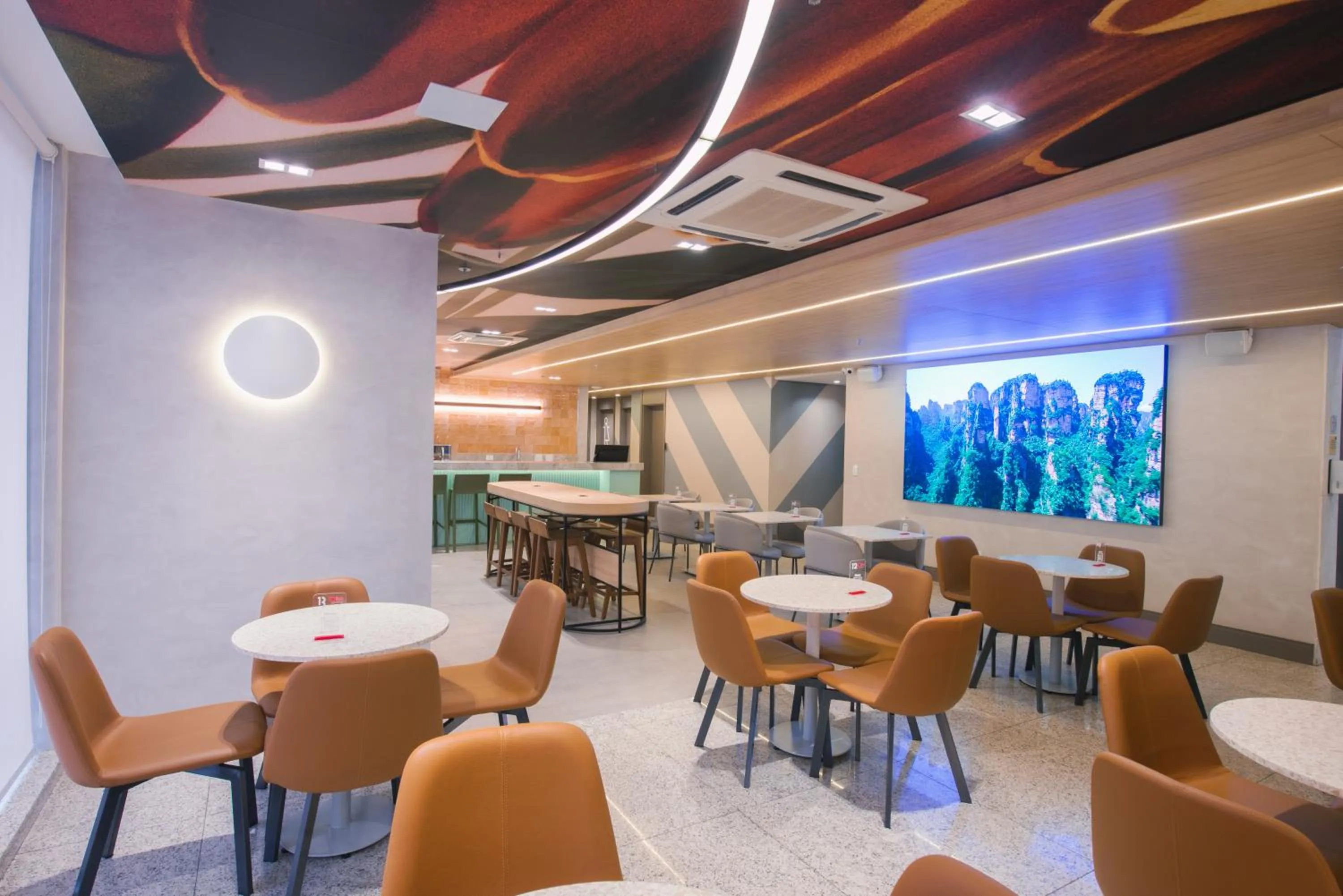 Lounge or bar in ibis Curitiba Shopping