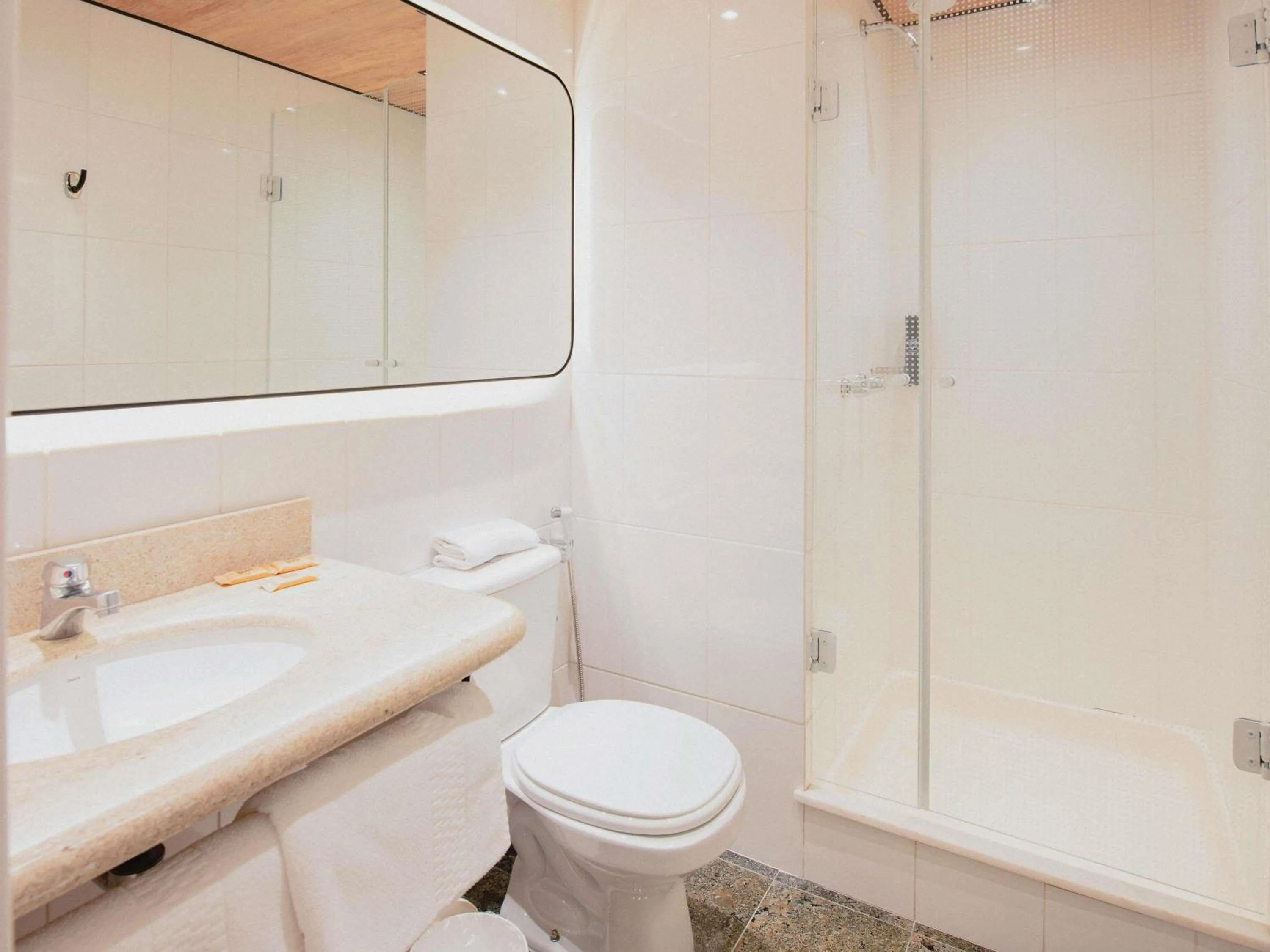 Bedroom in ibis Curitiba Shopping