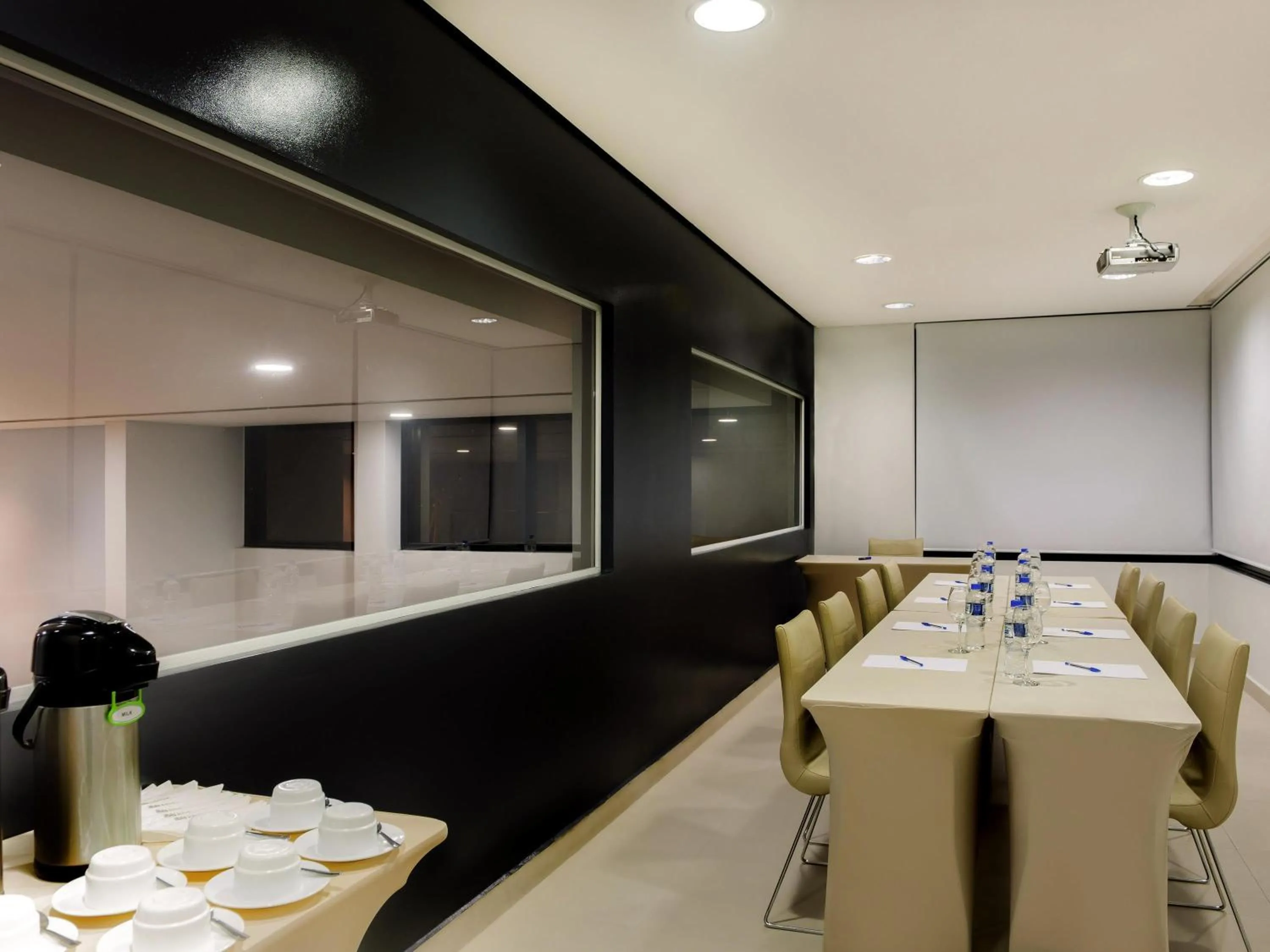Meeting/conference room in ibis Curitiba Shopping
