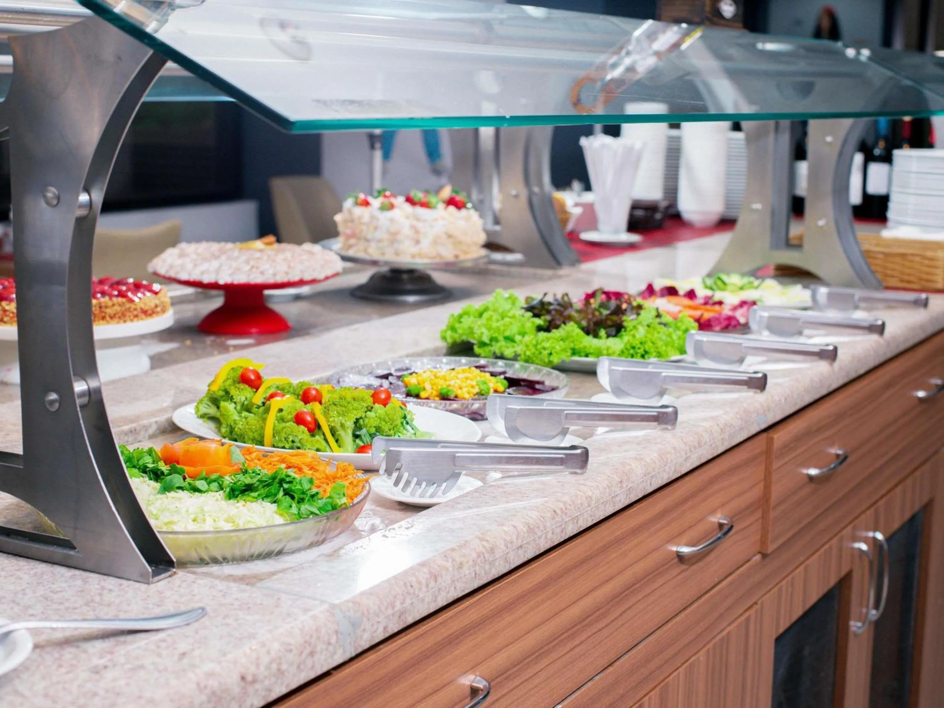 Restaurant/places to eat in ibis Curitiba Shopping