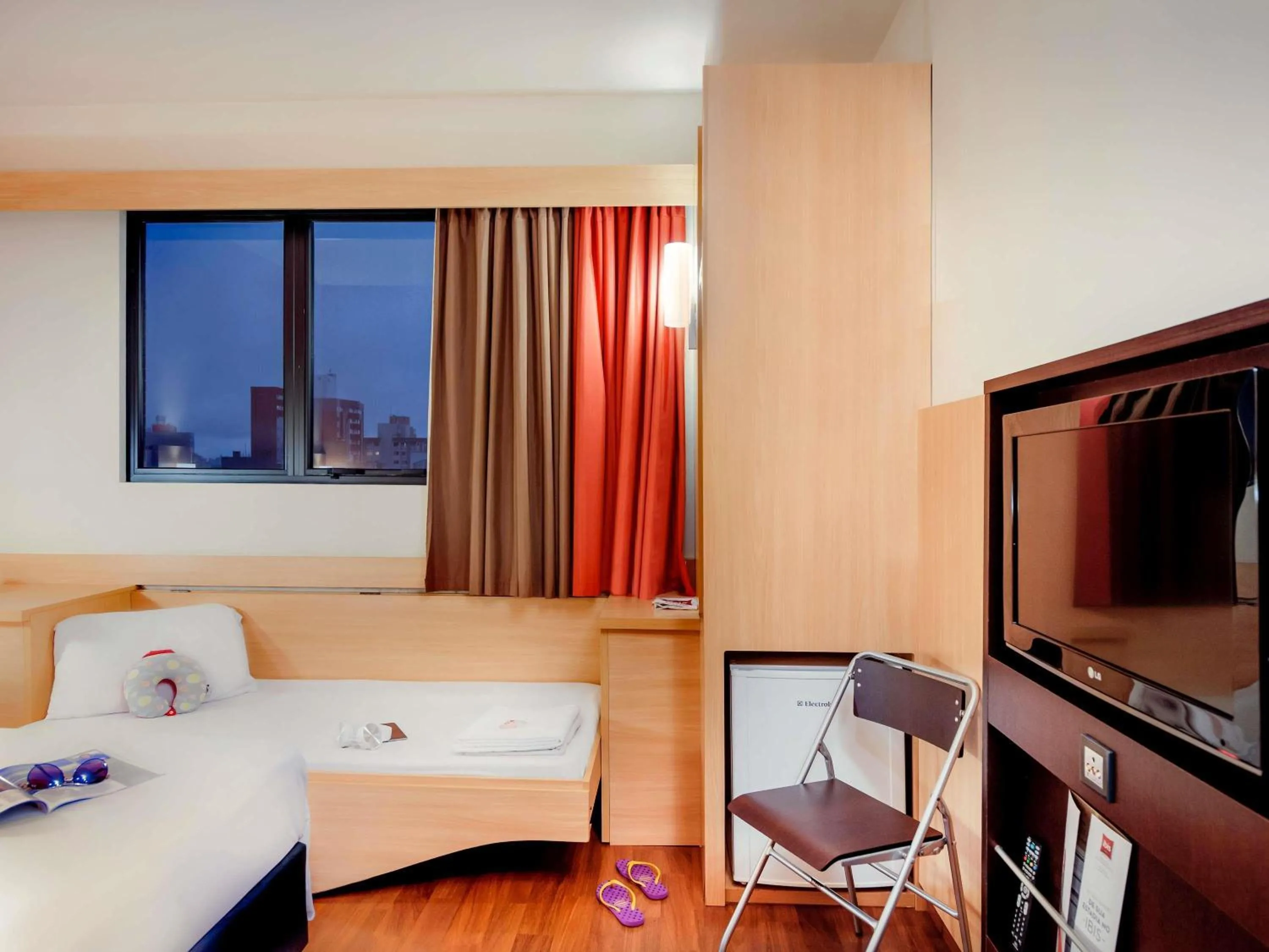 Bedroom, Bed in ibis Curitiba Shopping