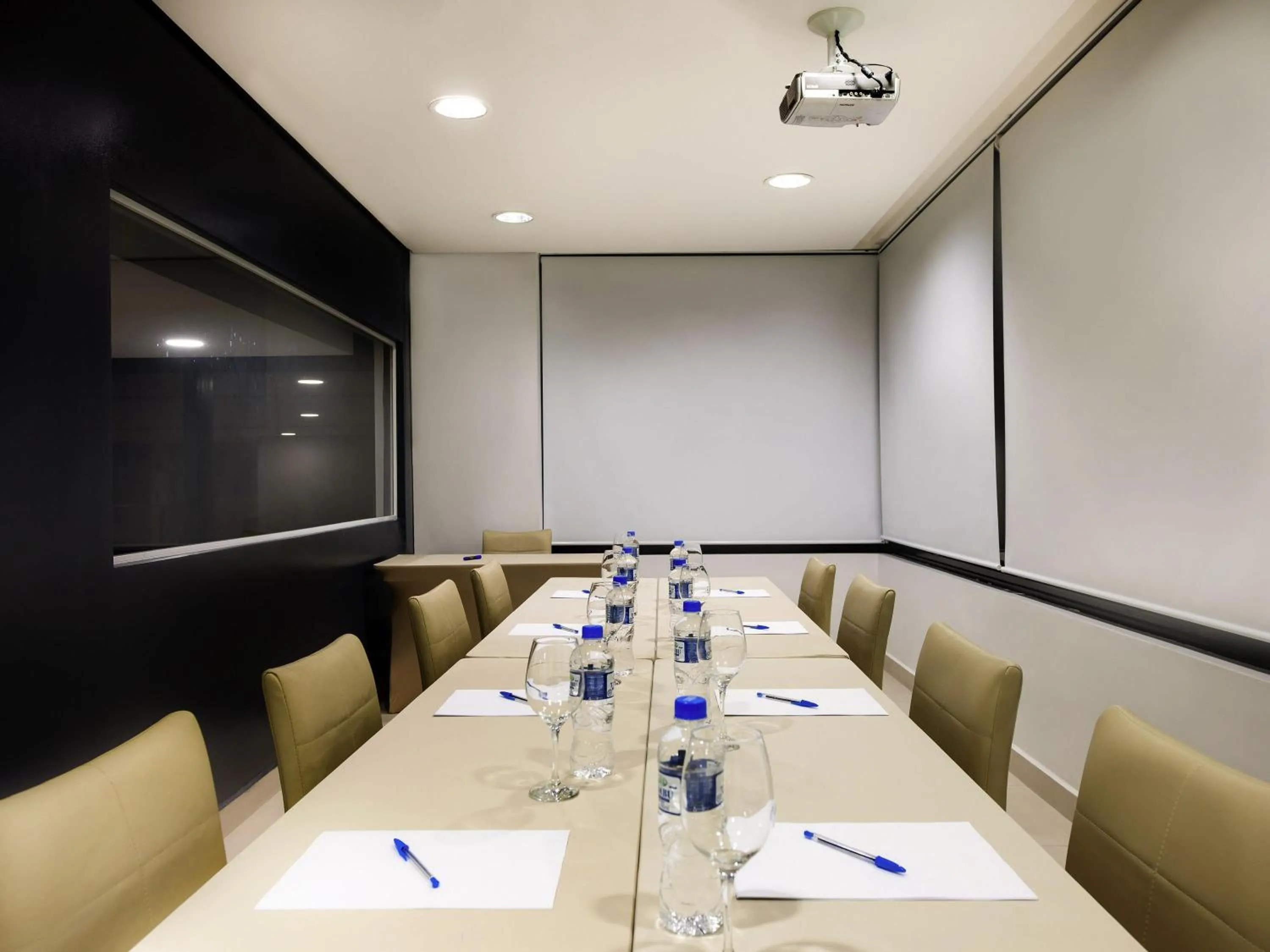 Meeting/conference room in ibis Curitiba Shopping