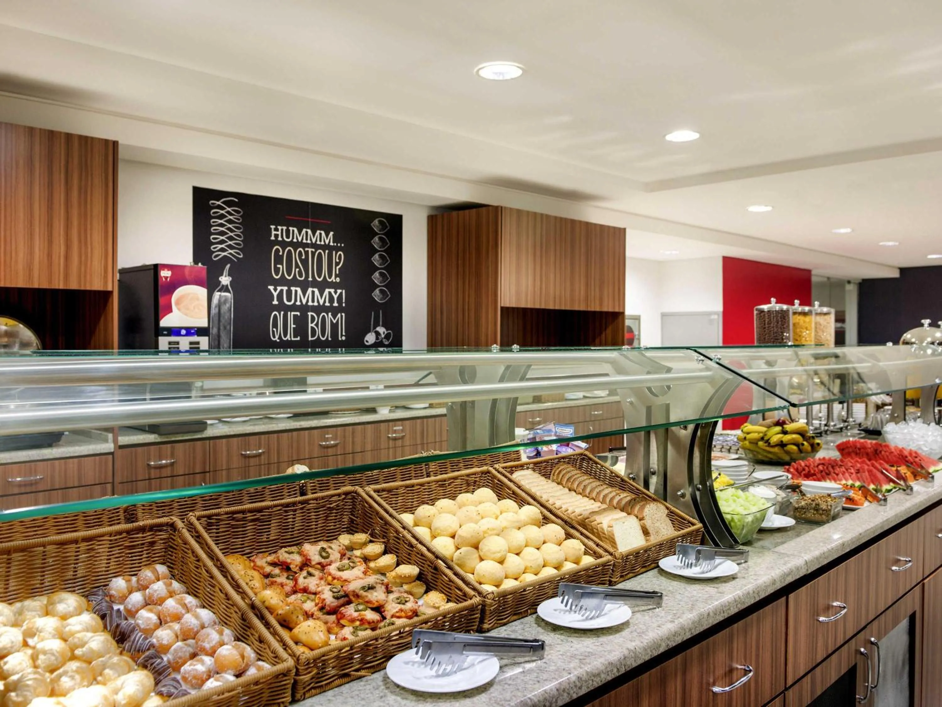 Restaurant/places to eat in ibis Curitiba Shopping